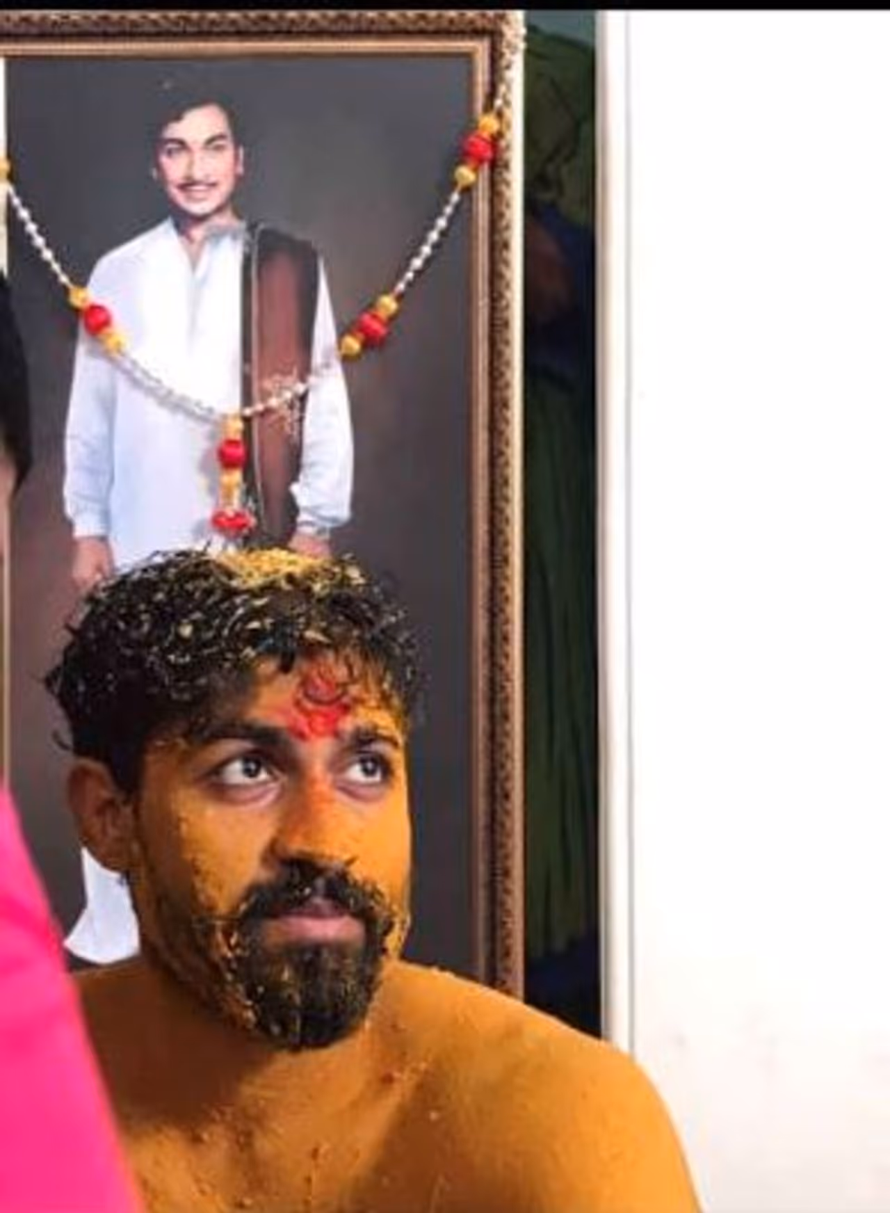 ರಾಘವೇಂದ್ರ ರಾಜ್‌ಕುಮಾರ್ ಪುತ್ರ ಯುವರಾಜ್‌ ಕುಮಾರ್ ಸಪ್ತಪದಿ ತುಳಿಯಲಿದ್ದಾರೆ. ಇಂದು ಗಾಜನೂರಿನ ಅವರ ನಿವಾಸದಲ್ಲಿ ಅರಿಶಿನ ಶಾಸ್ತ್ರ ನಡೆಯಿತು.