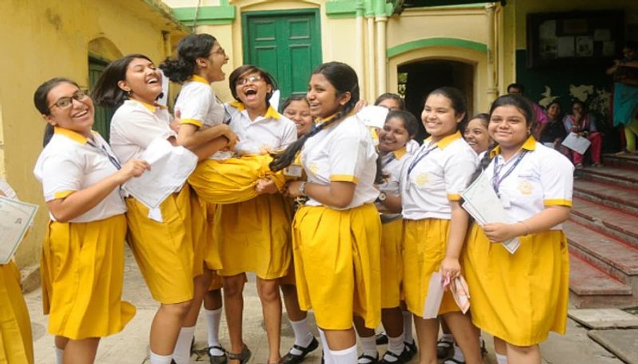 চলতি বছরের মাধ্যমিক পরীক্ষা শুরু হয়েছিল গত ১০ ফেব্রুয়ারি