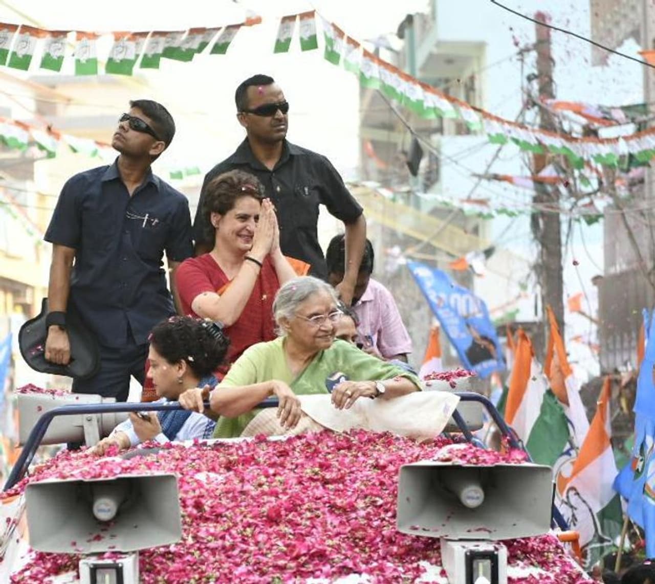 कांग्रेस पार्टी ने राष्ट्रीय राजनीति में राहुल गांधी की पकड़ बनने में चुनौतियों को देखते हुए उनकी बहन प्रियंका गांधी को लोकसभा चुनाव से पहले सक्रिय राजनीति में झोंक दिया। हालांकि इन चुनावों में प्रियंका खुद चुनावी मैदान में नहीं उतरी लेकिन पार्टी ने उन्हें राहुल गांधी की उत्तर प्रदेश में लगातार विफलता के बाद पूर्वी उत्तर प्रदेश की कमान दे दी। लेकिन राहुल की तरह ही प्रियंका भी इस जिम्मेदारी में पूरी तरह विफल हो गईं। कांग्रेस पार्टी ने राष्ट्रीय राजनीति में राहुल गांधी की पकड़ बनने में चुनौतियों को देखते हुए उनकी बहन प्रियंका गांधी को लोकसभा चुनाव से पहले सक्रिय राजनीति में झोंक दिया। हालांकि इन चुनावों में प्रियंका खुद चुनावी मैदान में नहीं उतरी लेकिन पार्टी ने उन्हें राहुल गांधी की उत्तर प्रदेश में लगातार विफलता के बाद पूर्वी उत्तर प्रदेश की कमान दे दी। लेकिन राहुल की तरह ही प्रियंका भी इस जिम्मेदारी में पूरी तरह विफल हो गईं।