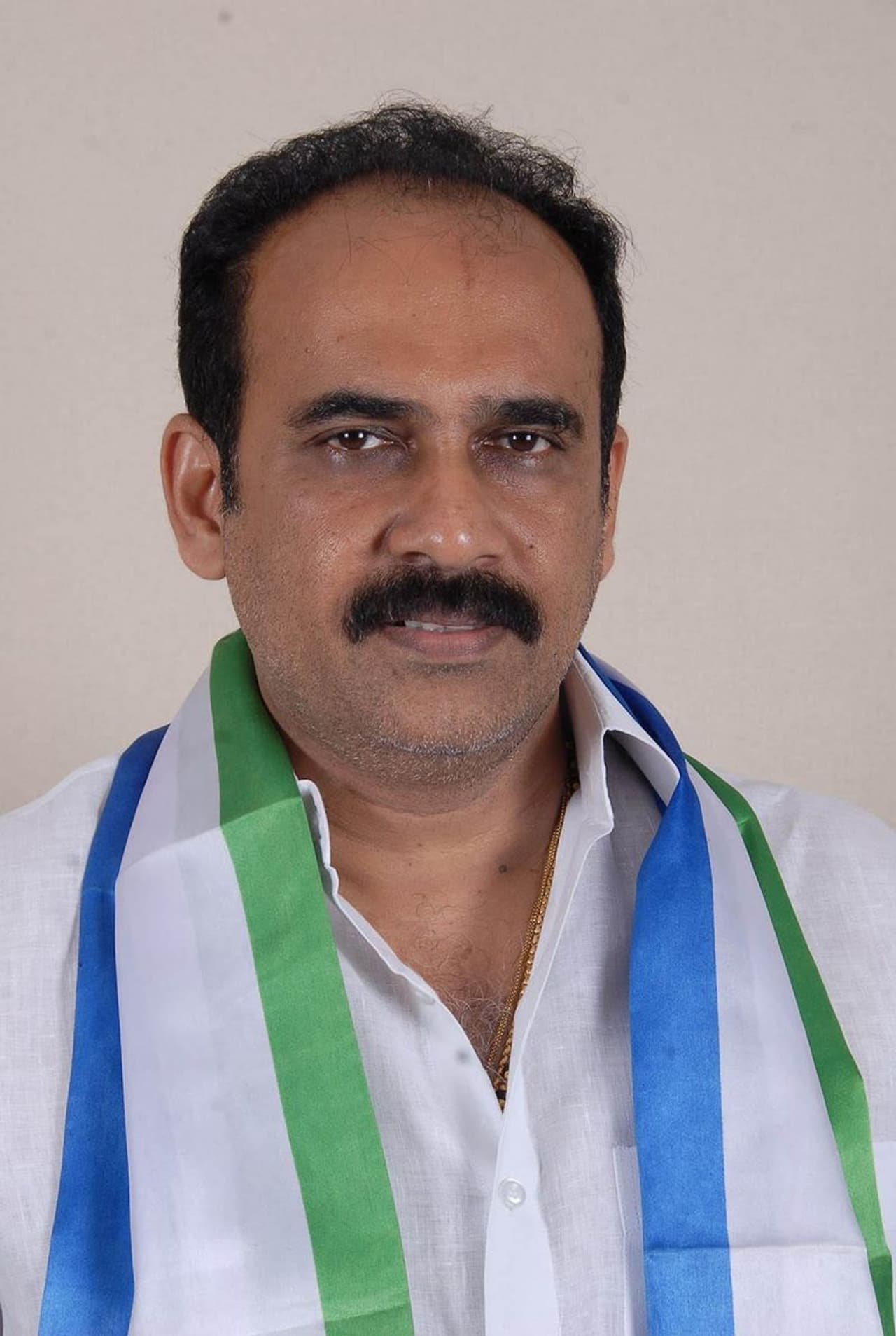 <p>తాను తలుచుకొంటే జిల్లాలో టీడీపీని లేకుండా చేస్తానని మంత్రి బాలినేని శ్రీనివాస్ రెడ్డి చేసిన వ్యాఖ్యలు జిల్లా రాజకీయాల్లో సంచలనానికి తెరలేపాయి. జిల్లాలో మరోసారి ఆపరేషన్ ఆకర్ష్ కు వైసీపీ తెరలేపనుందా అనే చర్చ ప్రారంభమైంది.</p> <p>తాను తలుచుకొంటే జిల్లాలో టీడీపీని లేకుండా చేస్తానని మంత్రి బాలినేని శ్రీనివాస్ రెడ్డి చేసిన వ్యాఖ్యలు జిల్లా రాజకీయాల్లో సంచలనానికి తెరలేపాయి. జిల్లాలో మరోసారి ఆపరేషన్ ఆకర్ష్ కు వైసీపీ తెరలేపనుందా అనే చర్చ ప్రారంభమైంది.</p>