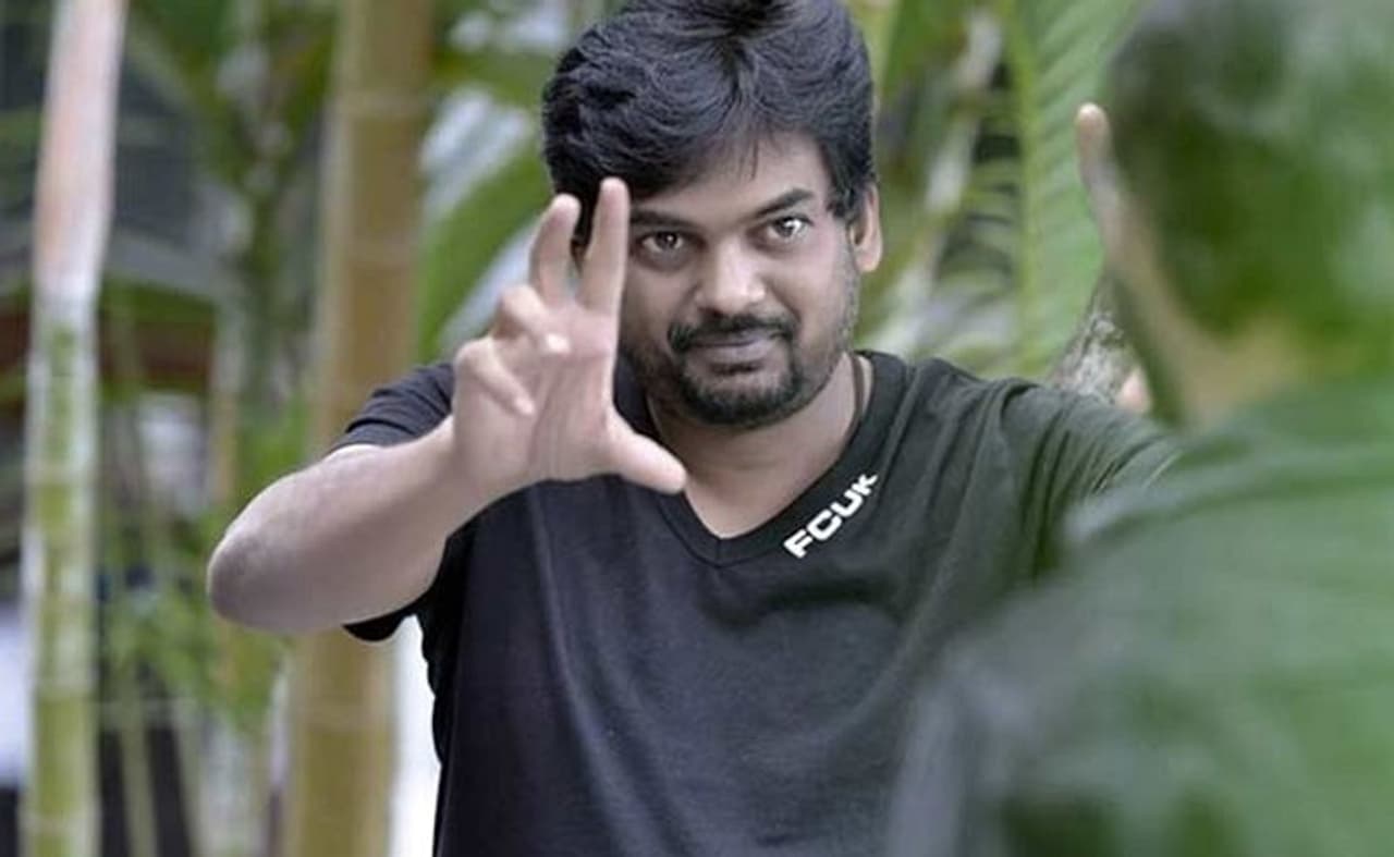 పూరి జగన్నాథ్: బద్రి సినిమాతో దర్శకుడిగా పరిచయమైన పూరి నెక్స్ట్ అదే సినిమాను బాలీవుడ్ లో షార్ట్: ద ఛాలెంజ్ టైటిల్ తో తుషార్ కపూర్ ని హీరోగా పెట్టి రీమేక్ చేశాడు. అలాగే 2011లో అమితాబ్ బచ్చన్ తో బుడ్డా హోగా తేరా బాప్ అనే సినిమా చేశాడు. పూరి జగన్నాథ్: బద్రి సినిమాతో దర్శకుడిగా పరిచయమైన పూరి నెక్స్ట్ అదే సినిమాను బాలీవుడ్ లో షార్ట్: ద ఛాలెంజ్ టైటిల్ తో తుషార్ కపూర్ ని హీరోగా పెట్టి రీమేక్ చేశాడు. అలాగే 2011లో అమితాబ్ బచ్చన్ తో బుడ్డా హోగా తేరా బాప్ అనే సినిమా చేశాడు.