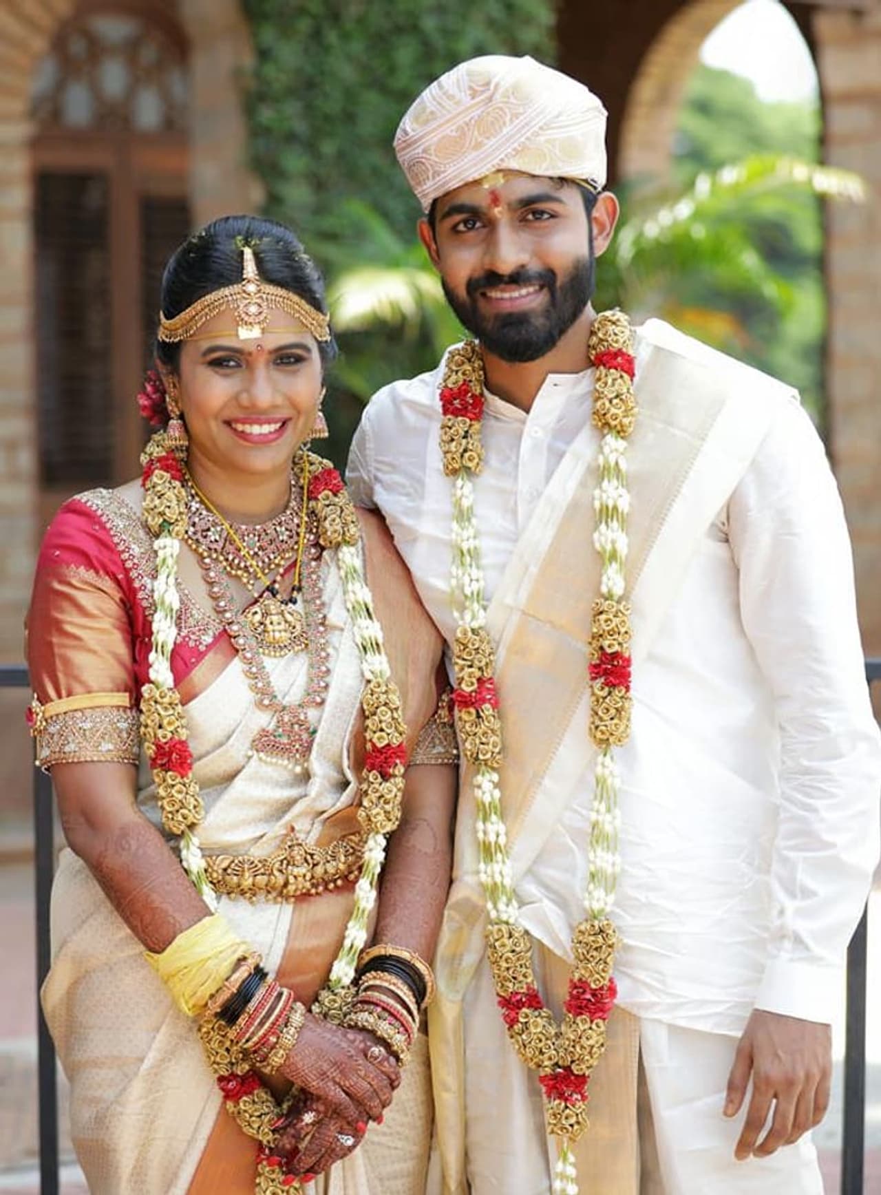 ನಟ ರಾಘವೇಂದ್ರ ರಾಜ್ ಕುಮಾರ್ ಪುತ್ರ ಯುವರಾಜ್ ಕುಮಾರ್ ಬೆಂಗಳೂರು ಅರಮನೆ ಮೈದಾನದಲ್ಲಿ ವಿವಾಹವಾದರು.