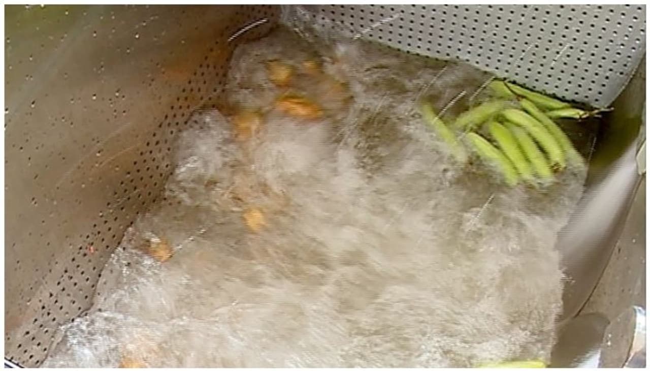 പച്ചക്കറി അരിയാനും കഴുകാനുമൊക്കെ ഞൊടി നേരം മതി.. പണിയെടുക്കാന് കൊതിയാവും ഈ ഹൈടെക് അടുക്കളയില് പച്ചക്കറി അരിയാനും കഴുകാനുമൊക്കെ ഞൊടി നേരം മതി.. പണിയെടുക്കാന് കൊതിയാവും ഈ ഹൈടെക് അടുക്കളയില്