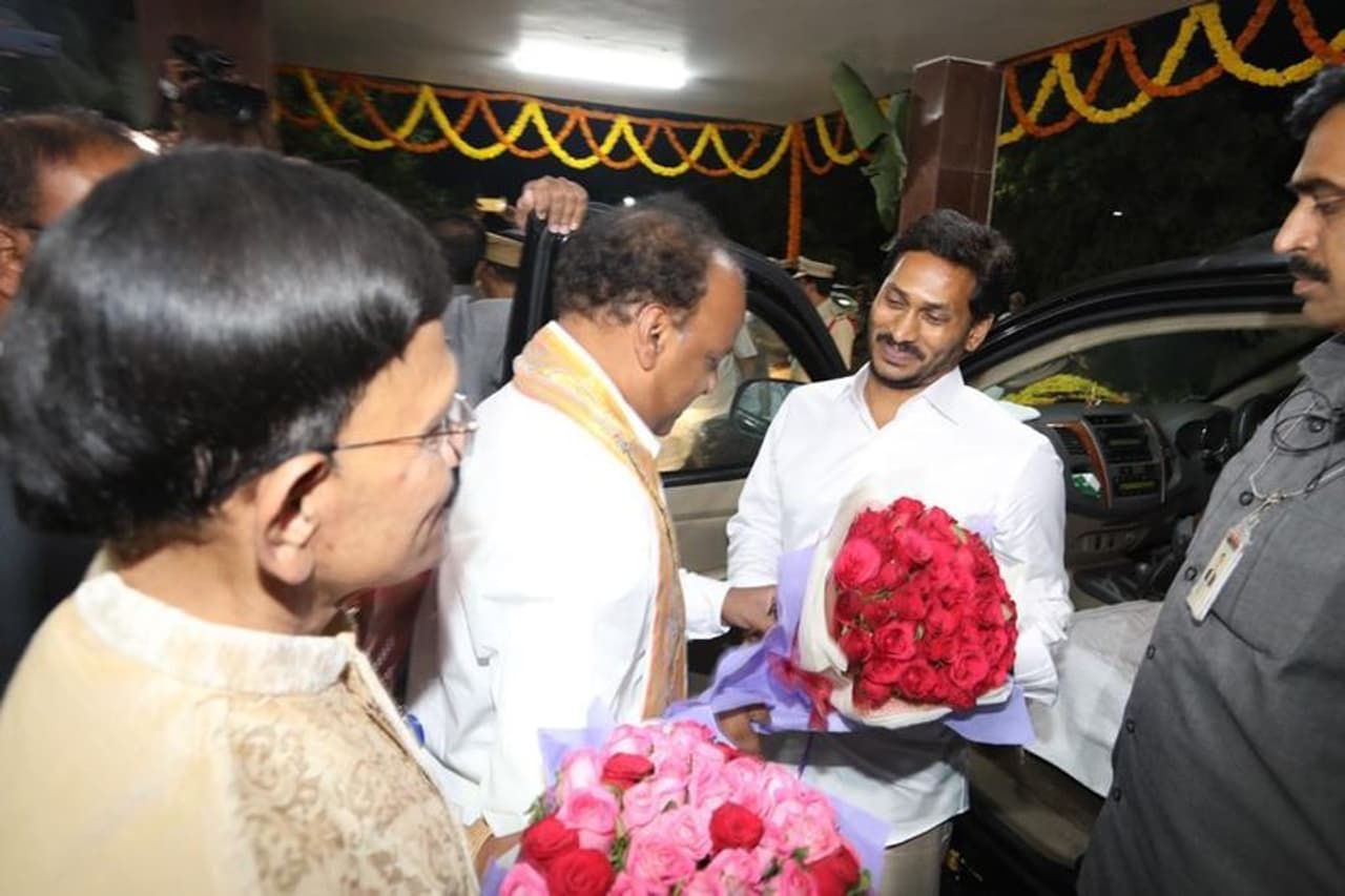 తిరుమలలో జగన్ తిరుమలలో జగన్