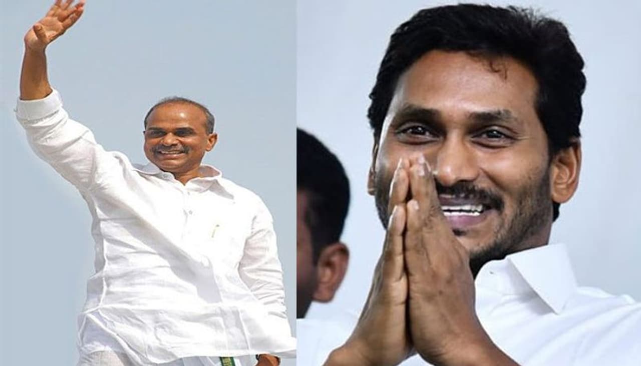 ఆంధ్రప్రదేశ్ రాష్ట్ర అసెంబ్లీకి జరిగిన ఎన్నికల్లో వైసీపీ 151 అసెంబ్లీ స్థానాల్లో విజయం సాధించింది. టీడీపీ కేవలవం 23 స్థానాలకే పరిమితమైంది. పార్టీ ఘోరంగా ఓటమి పాలు కావడంపై టీడీపీ నాయకత్వాన్ని తీవ్ర నిరాశకు గురి చేసింది. ఆంధ్రప్రదేశ్ రాష్ట్ర అసెంబ్లీకి జరిగిన ఎన్నికల్లో వైసీపీ 151 అసెంబ్లీ స్థానాల్లో విజయం సాధించింది. టీడీపీ కేవలవం 23 స్థానాలకే పరిమితమైంది. పార్టీ ఘోరంగా ఓటమి పాలు కావడంపై టీడీపీ నాయకత్వాన్ని తీవ్ర నిరాశకు గురి చేసింది.