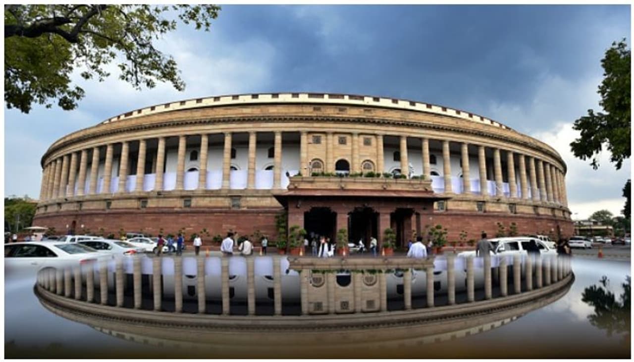 రాజ్యసభలో బీజేపీ మైనార్టీలో ఉంది. రాజ్యసభలో బీజేపీ తన బలాన్ని పెంచుకోవాలని ప్లాన్ చేస్తోంది. ఈ మేరకు టీడీపీకి చెందిన ఎంపీలపై ఆ పార్టీకి చెందిన నేతలు చర్చలు ప్రారంభించారనే ప్రచారం సాగుతోంది. రాజ్యసభలో బీజేపీ మైనార్టీలో ఉంది. రాజ్యసభలో బీజేపీ తన బలాన్ని పెంచుకోవాలని ప్లాన్ చేస్తోంది. ఈ మేరకు టీడీపీకి చెందిన ఎంపీలపై ఆ పార్టీకి చెందిన నేతలు చర్చలు ప్రారంభించారనే ప్రచారం సాగుతోంది.