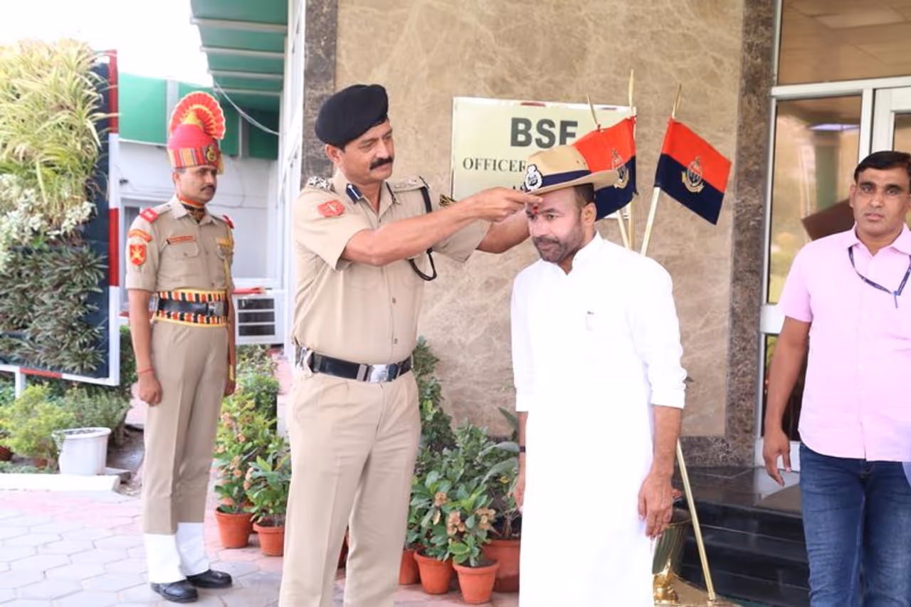 ప్రపంచ పర్యావరణ దినోత్సవం సందర్భంగా న్యూఢిల్లీలోని నిజాముద్దీన్ బిఎస్ఎఫ్ శిబిరంలో మొక్కలు నాటిని కేంద్ర హోం శాఖ సహాయ మంత్రి కిషన్ రెడ్డి ప్రపంచ పర్యావరణ దినోత్సవం సందర్భంగా న్యూఢిల్లీలోని నిజాముద్దీన్ బిఎస్ఎఫ్ శిబిరంలో మొక్కలు నాటిని కేంద్ర హోం శాఖ సహాయ మంత్రి కిషన్ రెడ్డి