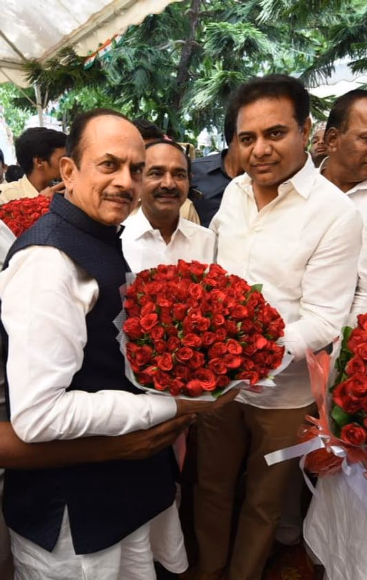 రాష్ట్ర హోం మంత్రికి కేటీఆర్ ఈద్ ముబారక్ రాష్ట్ర హోం మంత్రికి కేటీఆర్ ఈద్ ముబారక్