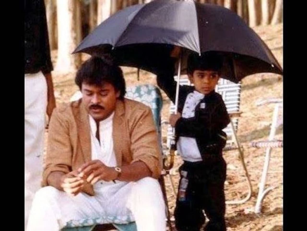 తండ్రితో కలసి షూటింగ్ లో బుల్లి చరణ్ తండ్రితో కలసి షూటింగ్ లో బుల్లి చరణ్