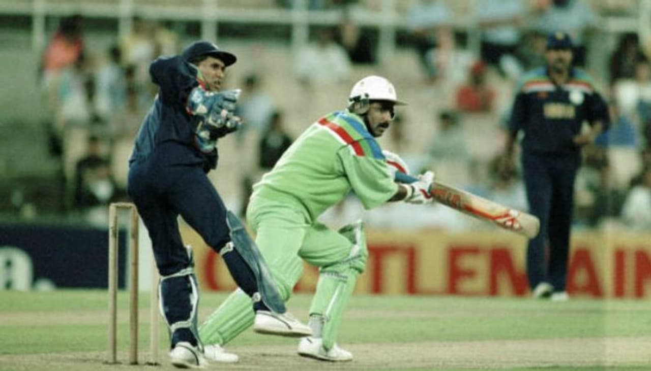 10. ಜಾವೇದ್ ಮಿಯಾಂದಾದ್: ಪಾಕಿಸ್ತಾನದ ಕೆಚ್ಚೆದೆಯ ಹೋರಾಟಗಾರ, 47 ಬಾರಿ ಮಿಯಾಂದಾದ್ ಪಾಕ್ ತಂಡವನ್ನು ಗೆಲುವಿನ ದಡ ಸೇರಿಸಿದ್ದಾರೆ. 10. ಜಾವೇದ್ ಮಿಯಾಂದಾದ್: ಪಾಕಿಸ್ತಾನದ ಕೆಚ್ಚೆದೆಯ ಹೋರಾಟಗಾರ, 47 ಬಾರಿ ಮಿಯಾಂದಾದ್ ಪಾಕ್ ತಂಡವನ್ನು ಗೆಲುವಿನ ದಡ ಸೇರಿಸಿದ್ದಾರೆ.