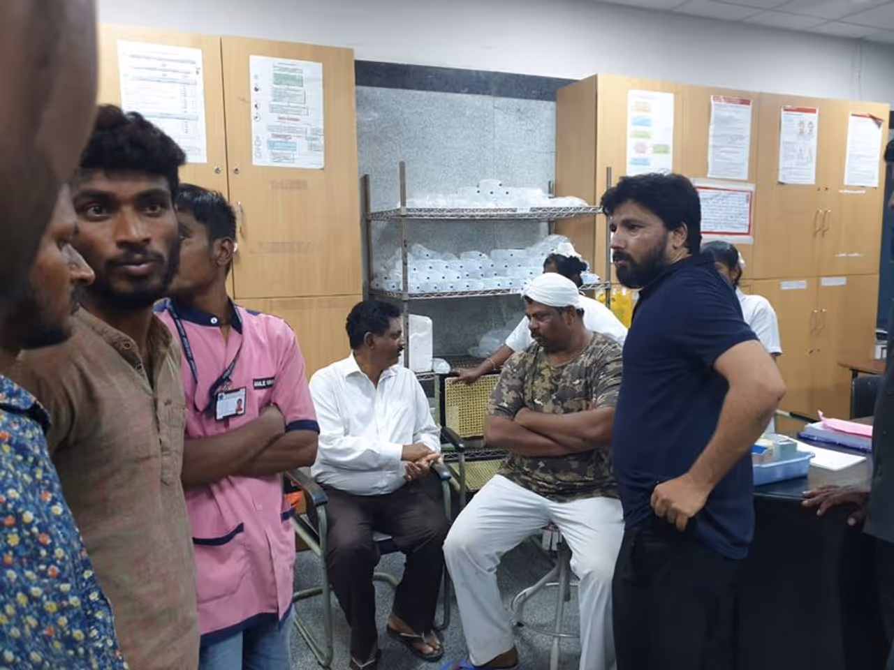 పోలీసుల లాఠీచార్జీలో గాయపడిన ఎమ్మెల్యే రాజాసింగ్