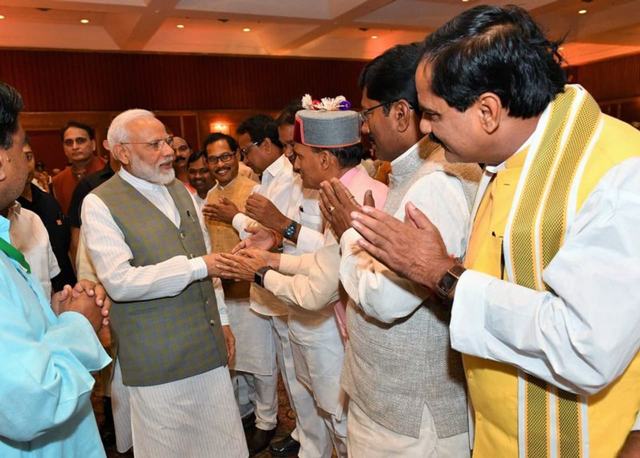 ಸಂಸದರು, ಸಚಿವರನ್ನು ಭೇಟಿಯಾಗಿಸೋ ಉದ್ದೇಶದಿಂದ ಪ್ರಧಾನಿ ಮೋದಿ ಔತಣಕೂಟವೊಂದನ್ನು ಏರ್ಪಡಿಸಿದ್ದರು.