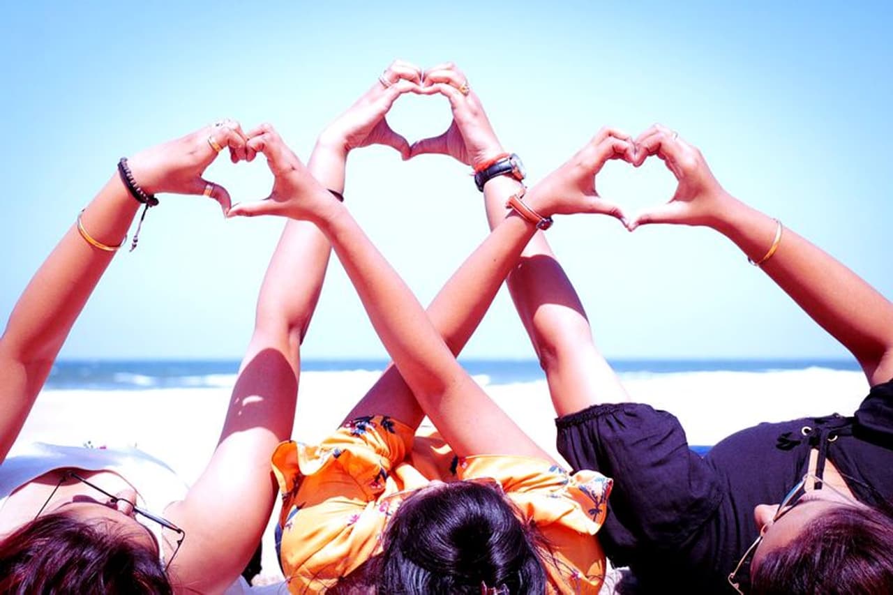 ഗോവ ഇന്ത്യയിലെ ഒരു ചെറിയ സംസ്ഥാനമാണെങ്കിലും ഒരുക്കിവച്ചിരിക്കുന്ന കാഴ്ചകൾ വലുതാണ്. ഗോവയിൽ ഒരു അവിവാഹിതന് കിട്ടാതതായി ഒന്നുമില്ല. ഗോവ ബീച്ചിന്റെ ഭംഗിയും ഒന്ന് വെറേതന്നെ ഗോവ ഇന്ത്യയിലെ ഒരു ചെറിയ സംസ്ഥാനമാണെങ്കിലും ഒരുക്കിവച്ചിരിക്കുന്ന കാഴ്ചകൾ വലുതാണ്. ഗോവയിൽ ഒരു അവിവാഹിതന് കിട്ടാതതായി ഒന്നുമില്ല. ഗോവ ബീച്ചിന്റെ ഭംഗിയും ഒന്ന് വെറേതന്നെ