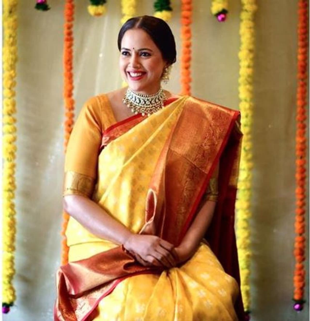 ನಟಿ ಸಮೀರಾ ರೆಡ್ಡಿ ಎರಡನೇ ಮಗುವಿನ ನಿರೀಕ್ಷೆಯಲ್ಲಿದ್ದಾರೆ. ಸೀಮಂತ ಶಾಸ್ತ್ರದಲ್ಲಿ ಅವರು ಕಾಣಿಸಿಕೊಂಡಿದ್ದು ಹೀಗೆ