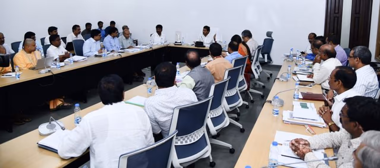 విద్యాశాఖపై సీఎం జగన్ సమీక్ష (ఫోటోలు) విద్యాశాఖపై సీఎం జగన్ సమీక్ష (ఫోటోలు)