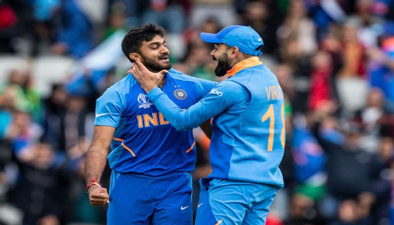 <p>‘తాను భారత జట్టుకి ఆడినన్ని రోజులు, అద్భుతంగా రాణించినా తనను ఎందుకు పక్కనబెట్టారో తెలియడం లేదని’ కొన్ని రోజుల క్రితం కామెంట్ చేసిన విజయ్ శంకర్, తాజాగా మరోసారి సంచలన వ్యాఖ్యలు చేశాడు.</p>