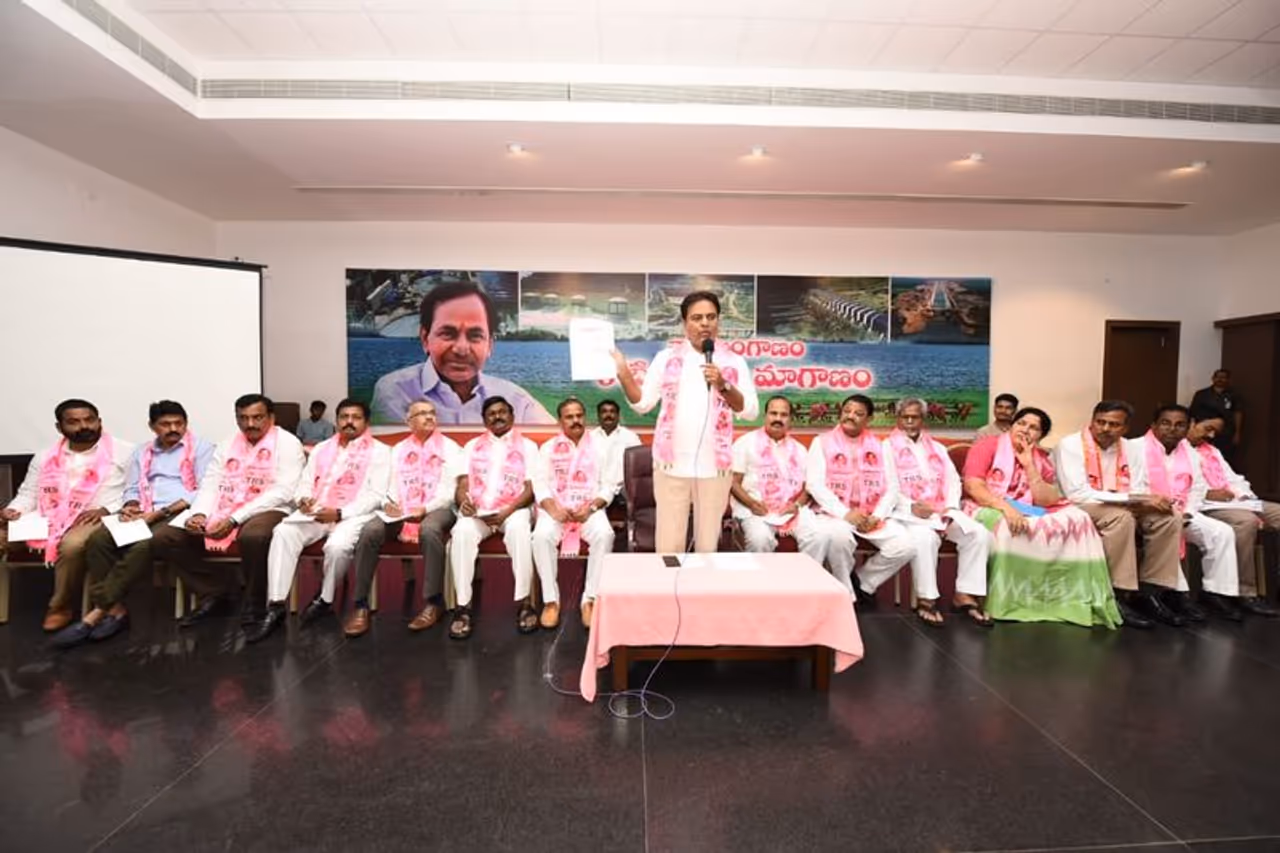 టీఆర్ఎస్ నియోజకవర్గ ఇన్ఛార్జ్లతో కేటీఆర్ భేటీ టీఆర్ఎస్ నియోజకవర్గ ఇన్ఛార్జ్లతో కేటీఆర్ భేటీ