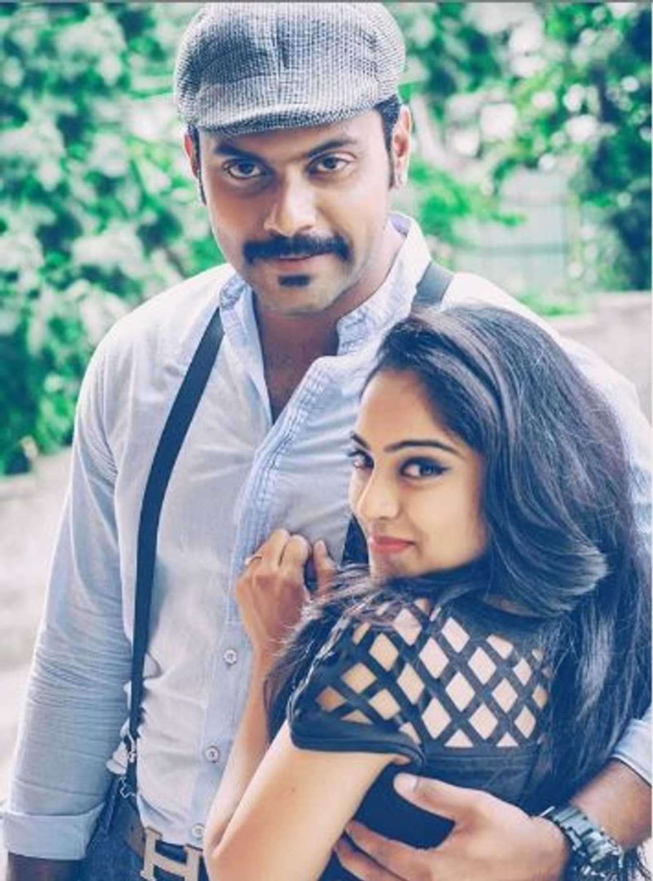 ಕಿರುತೆರೆಯಲ್ಲಿ ಮಿಂಚುತ್ತಿರುವ ದೀಪಿಕಾ 'ಕುಲವಧು' ಧಾರಾವಾಹಿಯಲ್ಲಿ ಹಲವು ವರ್ಷಗಳಿಂದ ನಟಿಸುತ್ತಿದ್ದಾರೆ ಹಾಗೂ ಹಾಗೂ ಬೆಳ್ಳಿ ತೆರೆಯಲ್ಲಿ ಆಕರ್ಶ್ ಮಿಂಚುತ್ತಿದ್ದಾರೆ. ಕಿರುತೆರೆಯಲ್ಲಿ ಮಿಂಚುತ್ತಿರುವ ದೀಪಿಕಾ 'ಕುಲವಧು' ಧಾರಾವಾಹಿಯಲ್ಲಿ ಹಲವು ವರ್ಷಗಳಿಂದ ನಟಿಸುತ್ತಿದ್ದಾರೆ ಹಾಗೂ ಹಾಗೂ ಬೆಳ್ಳಿ ತೆರೆಯಲ್ಲಿ ಆಕರ್ಶ್ ಮಿಂಚುತ್ತಿದ್ದಾರೆ.