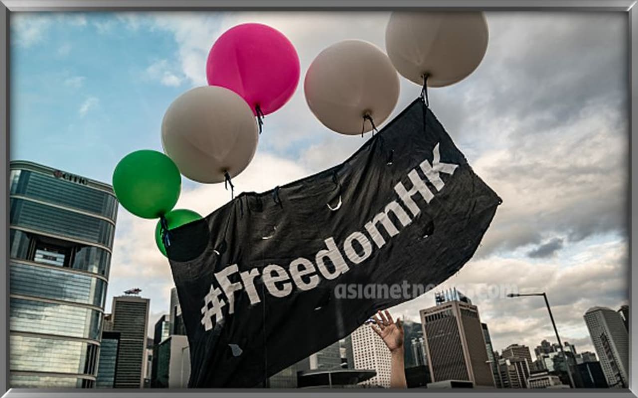 ആഴ്ചകളായി ഹോങ്കോങ് പുകയുകയാണ്. ഇന്നും ഇന്നലെയും തുടങ്ങിയതല്ല. കാലങ്ങളുടെ പഴക്കമുണ്ട് ഈ പുകയലിന്. 1842 ല് ആദ്യ ഓപ്പിയം യുദ്ധത്തിന് ശേഷം ഹോങ്കോങ് ബ്രിട്ടന്റെ കോളനിയായി. ഒന്നരനൂറ്റാണ്ടിന് ശേഷം 1997 ല് ബ്രിട്ടന് ഹോങ്കോങിന് സ്വയം ഭരണാവകാശം നല്കി. ആഴ്ചകളായി ഹോങ്കോങ് പുകയുകയാണ്. ഇന്നും ഇന്നലെയും തുടങ്ങിയതല്ല. കാലങ്ങളുടെ പഴക്കമുണ്ട് ഈ പുകയലിന്. 1842 ല് ആദ്യ ഓപ്പിയം യുദ്ധത്തിന് ശേഷം ഹോങ്കോങ് ബ്രിട്ടന്റെ കോളനിയായി. ഒന്നരനൂറ്റാണ്ടിന് ശേഷം 1997 ല് ബ്രിട്ടന് ഹോങ്കോങിന് സ്വയം ഭരണാവകാശം നല്കി.