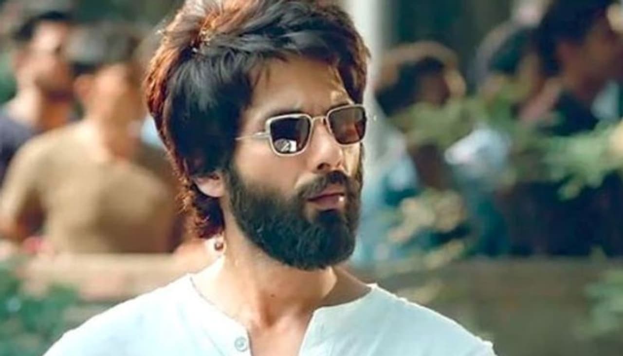 కబీర్ సింగ్ (హిందీ), బడ్జెట్: 50కోట్లు వరల్డ్ వైడ్ గ్రాస్:365కోట్లు వరల్డ్ వైడ్ షేర్ 146.2కోట్లు... బ్లాక్ బస్టర్ హిట్