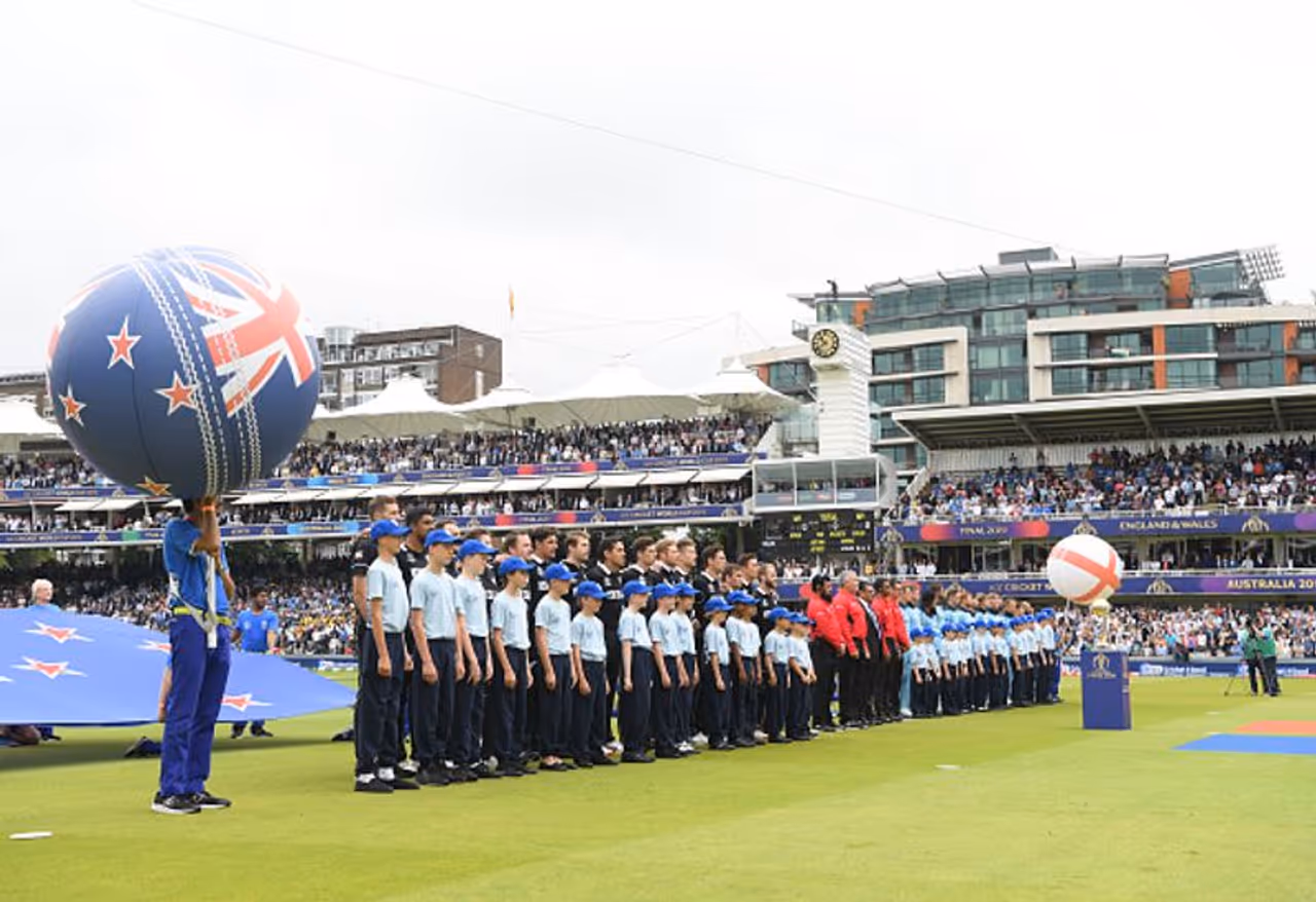 ഇംഗ്ലണ്ട് ന്യൂസിലന്ഡ് ലോകകപ്പ് ഫൈനലിന് വേദിയായത് ക്രിക്കറ്റിന്റെ തറവാടായ ലോര്ഡ്സ് മൈതാനം. ഇംഗ്ലണ്ട് ന്യൂസിലന്ഡ് ലോകകപ്പ് ഫൈനലിന് വേദിയായത് ക്രിക്കറ്റിന്റെ തറവാടായ ലോര്ഡ്സ് മൈതാനം.