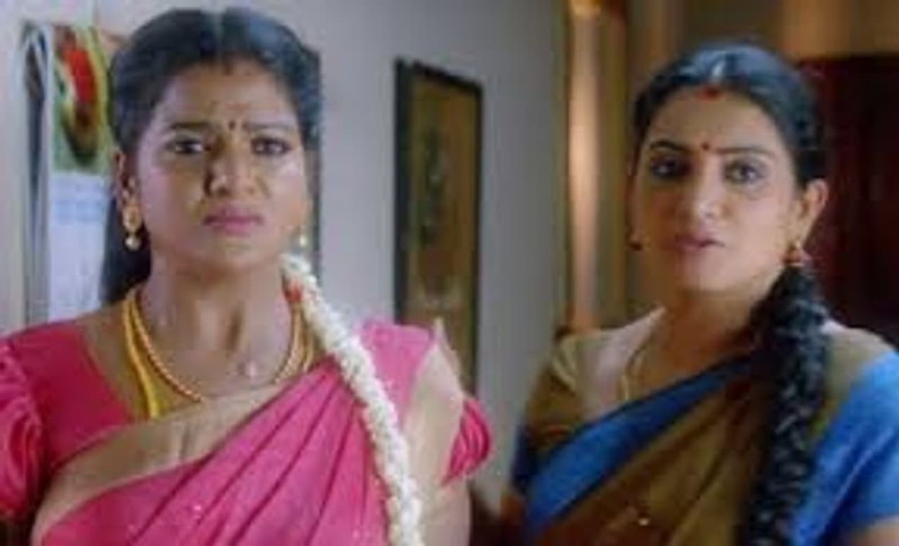 <p>விஜய் தொலைக்காட்சிகளில் ஒளிபரப்பாகி வரும் தொடர்களிலேயே அதிகம் பெரின் கவனத்தை ஈர்த்தது பாண்டியன் ஸ்டோர்ஸ் சீரியல் தான். </p> <p>விஜய் தொலைக்காட்சிகளில் ஒளிபரப்பாகி வரும் தொடர்களிலேயே அதிகம் பெரின் கவனத்தை ஈர்த்தது பாண்டியன் ஸ்டோர்ஸ் சீரியல் தான். </p>