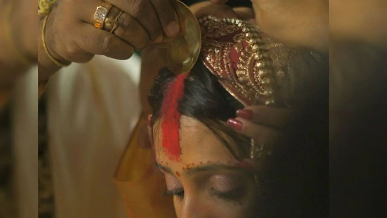 <pre data placeholder="Translation" id="tw target text">ಸಾಂಪ್ರದಾಯಿಕವಾಗಿ, ಅರಿಶಿನ, ಸುಣ್ಣ, ಚಂದನ್ (ಶ್ರೀಗಂಧದ ಮರ) ಮತ್ತು ಬಹಳ ಕಡಿಮೆ ಪ್ರಮಾಣದ ಪಾದರಸವನ್ನು ಬಳಸಿ ಸಿಂಧೂರ ತಯಾರಿಸಲಾಗುತ್ತದೆ. ಕೆಂಪು ಬಣ್ಣವು ಹೆಚ್ಚು ಕಾಲ ಉಳಿಯಲು ಪಾದರಸ ಸಹಾಯ ಮಾಡುತ್ತದೆ.ಅರಿಶಿನವು ಸಾಂಪ್ರದಾಯಿಕ ಔಷಧದಲ್ಲಿ ಜನಪ್ರಿಯ ಘಟಕಾಂಶವಾಗಿದೆ, ಮತ್ತು ಇದನ್ನು ವಿವಿಧ ಕಾಯಿಲೆಗಳಿಗೆ ಮನೆಮದ್ದುಗಳಾಗಿ ಬಳಸಲಾಗುತ್ತದೆ. ಅರಿಶಿನದ ಒತ್ತಡ ನಿವಾರಣೆ, ಆತಂಕ ವಿರೋಧಿ ಮತ್ತು ಖಿನ್ನತೆ ಶಮನಕಾರಿ ಪರಿಣಾಮಗಳು ಹಲವಾರು ಅಧ್ಯಯನಗಳಲ್ಲಿ ಸಾಬೀತಾಗಿದೆ. </pre><p> </p> <pre data placeholder="Translation" id="tw target text">ಸಾಂಪ್ರದಾಯಿಕವಾಗಿ, ಅರಿಶಿನ, ಸುಣ್ಣ, ಚಂದನ್ (ಶ್ರೀಗಂಧದ ಮರ) ಮತ್ತು ಬಹಳ ಕಡಿಮೆ ಪ್ರಮಾಣದ ಪಾದರಸವನ್ನು ಬಳಸಿ ಸಿಂಧೂರ ತಯಾರಿಸಲಾಗುತ್ತದೆ. ಕೆಂಪು ಬಣ್ಣವು ಹೆಚ್ಚು ಕಾಲ ಉಳಿಯಲು ಪಾದರಸ ಸಹಾಯ ಮಾಡುತ್ತದೆ.ಅರಿಶಿನವು ಸಾಂಪ್ರದಾಯಿಕ ಔಷಧದಲ್ಲಿ ಜನಪ್ರಿಯ ಘಟಕಾಂಶವಾಗಿದೆ, ಮತ್ತು ಇದನ್ನು ವಿವಿಧ ಕಾಯಿಲೆಗಳಿಗೆ ಮನೆಮದ್ದುಗಳಾಗಿ ಬಳಸಲಾಗುತ್ತದೆ. ಅರಿಶಿನದ ಒತ್ತಡ ನಿವಾರಣೆ, ಆತಂಕ ವಿರೋಧಿ ಮತ್ತು ಖಿನ್ನತೆ ಶಮನಕಾರಿ ಪರಿಣಾಮಗಳು ಹಲವಾರು ಅಧ್ಯಯನಗಳಲ್ಲಿ ಸಾಬೀತಾಗಿದೆ. </pre><p> </p>