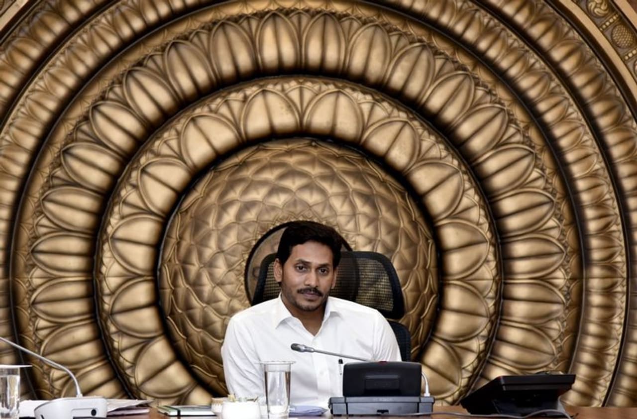 మంత్రిమండలి సమావేశానికి అధ్యక్షత వహించిన సీఎం జగన్ మంత్రిమండలి సమావేశానికి అధ్యక్షత వహించిన సీఎం జగన్