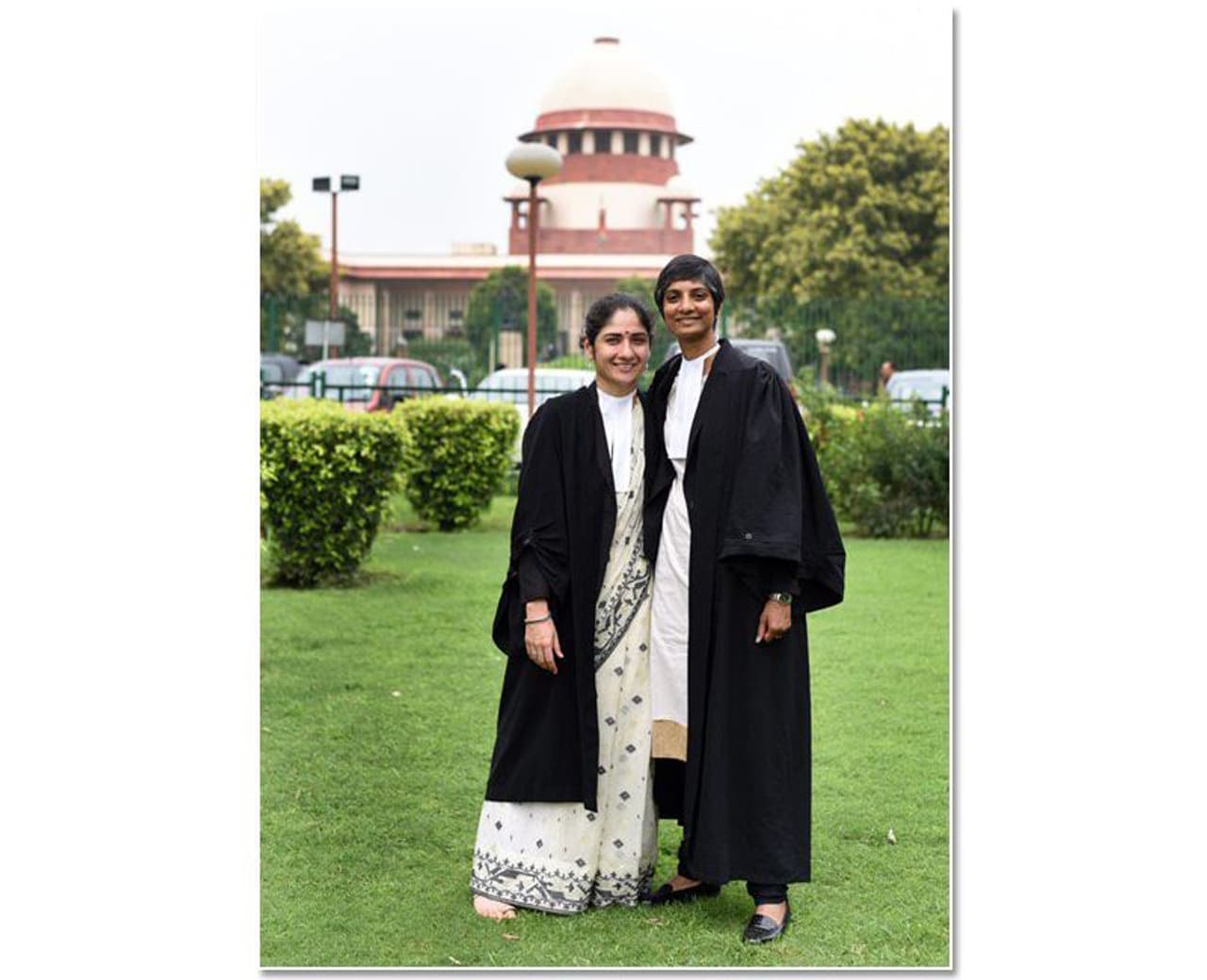 മേനക ഗുരുസ്വാമിയും അരുന്ധതി കട്ജുവും സുപ്രീംകോടതിക്ക് മുന്നില്. മേനക ഗുരുസ്വാമിയും അരുന്ധതി കട്ജുവും സുപ്രീംകോടതിക്ക് മുന്നില്.