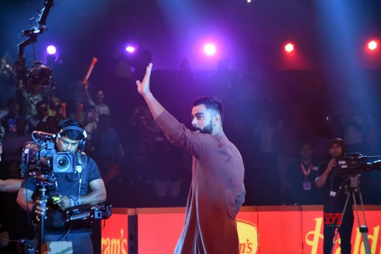 ಪ್ರೊ ಕಬಡ್ಡಿ 7ನೇ ಆವೃತ್ತಿಗೆ ಟೀಂ ಇಂಡಿಯಾ ನಾಯಕ ವಿರಾಟ್ ಆಗಮನ ಪ್ರೊ ಕಬಡ್ಡಿ 7ನೇ ಆವೃತ್ತಿಗೆ ಟೀಂ ಇಂಡಿಯಾ ನಾಯಕ ವಿರಾಟ್ ಆಗಮನ