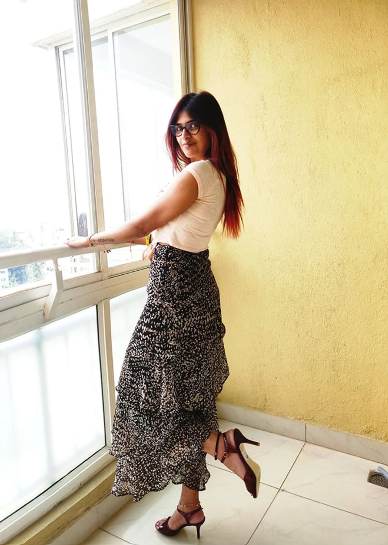 ಆರ್ ಜೆ ಶೃತಿ ಮನೆ ಮಾತು ತಮಿಳು. ಹುಟ್ಟಿ ಬೆಳೆದಿದ್ದೆಲ್ಲಾ ಬೆಂಗಳೂರಿನಲ್ಲಿ. ಆರ್ ಜೆ ಶೃತಿ ಮನೆ ಮಾತು ತಮಿಳು. ಹುಟ್ಟಿ ಬೆಳೆದಿದ್ದೆಲ್ಲಾ ಬೆಂಗಳೂರಿನಲ್ಲಿ.