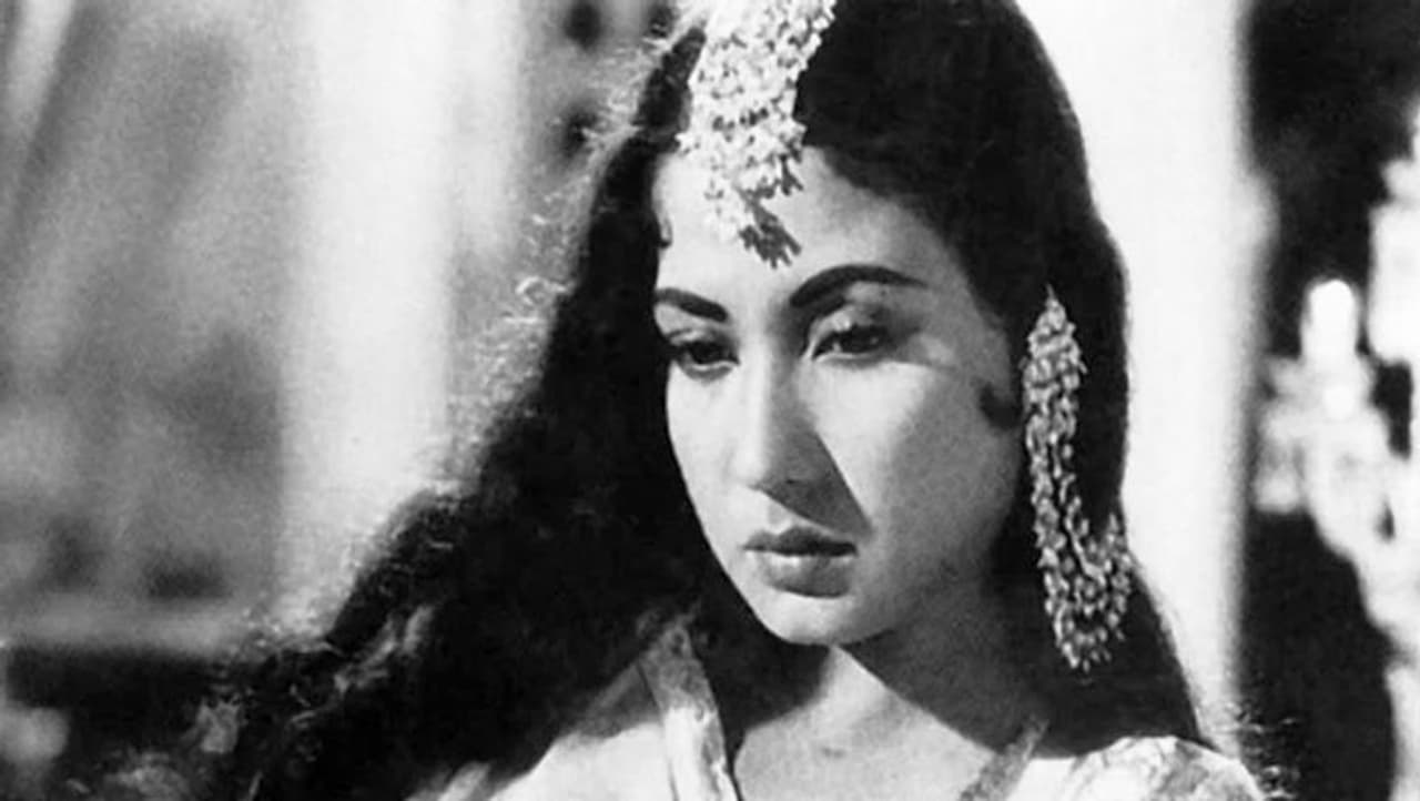 <p>ಮೀನಾ ಕುಮಾರಿಯ ಮೇಕಪ್ ಕೋಣೆಗೆ ಯಾರೂ ಗಂಡಸರು ಹೋಗುವ ಹಾಗಿಲ್ಲ. ಸಂಜೆ 6.30ರೊಳಗೆ ಅವರದ್ದೇ ಕಾರಲ್ಲಿ ಮನೆಗೆ ಮರಳಬೇಕು ಎಂಬ ಗಂಡನ ಎಲ್ಲಾ ಕಂಡಿಷನ್ಗಳನ್ನು ಮೀನಾ ಒಪ್ಪಿಕೊಂಡು, ಚಿತ್ರಗಳಲ್ಲಿ ನಟಿಸುತ್ತಿದ್ದರು.</p> <p>ಮೀನಾ ಕುಮಾರಿಯ ಮೇಕಪ್ ಕೋಣೆಗೆ ಯಾರೂ ಗಂಡಸರು ಹೋಗುವ ಹಾಗಿಲ್ಲ. ಸಂಜೆ 6.30ರೊಳಗೆ ಅವರದ್ದೇ ಕಾರಲ್ಲಿ ಮನೆಗೆ ಮರಳಬೇಕು ಎಂಬ ಗಂಡನ ಎಲ್ಲಾ ಕಂಡಿಷನ್ಗಳನ್ನು ಮೀನಾ ಒಪ್ಪಿಕೊಂಡು, ಚಿತ್ರಗಳಲ್ಲಿ ನಟಿಸುತ್ತಿದ್ದರು.</p>