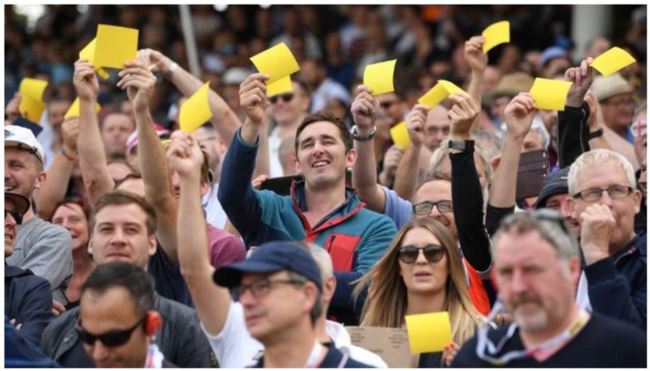 <p>ఆస్ట్రేలియా క్రికెట్లో సాండ్ పేపర్ రేపిన కలకలం అంతా ఇంతా కాదు... ఈ కారణంగానే డేవిడ్ వార్నర్, స్టీవ్ స్మిత్ ఏడాది పాటు క్రికెట్కి దూరంగా బతకాల్సి వచ్చింది..</p> <p>ఆస్ట్రేలియా క్రికెట్లో సాండ్ పేపర్ రేపిన కలకలం అంతా ఇంతా కాదు... ఈ కారణంగానే డేవిడ్ వార్నర్, స్టీవ్ స్మిత్ ఏడాది పాటు క్రికెట్కి దూరంగా బతకాల్సి వచ్చింది..</p>