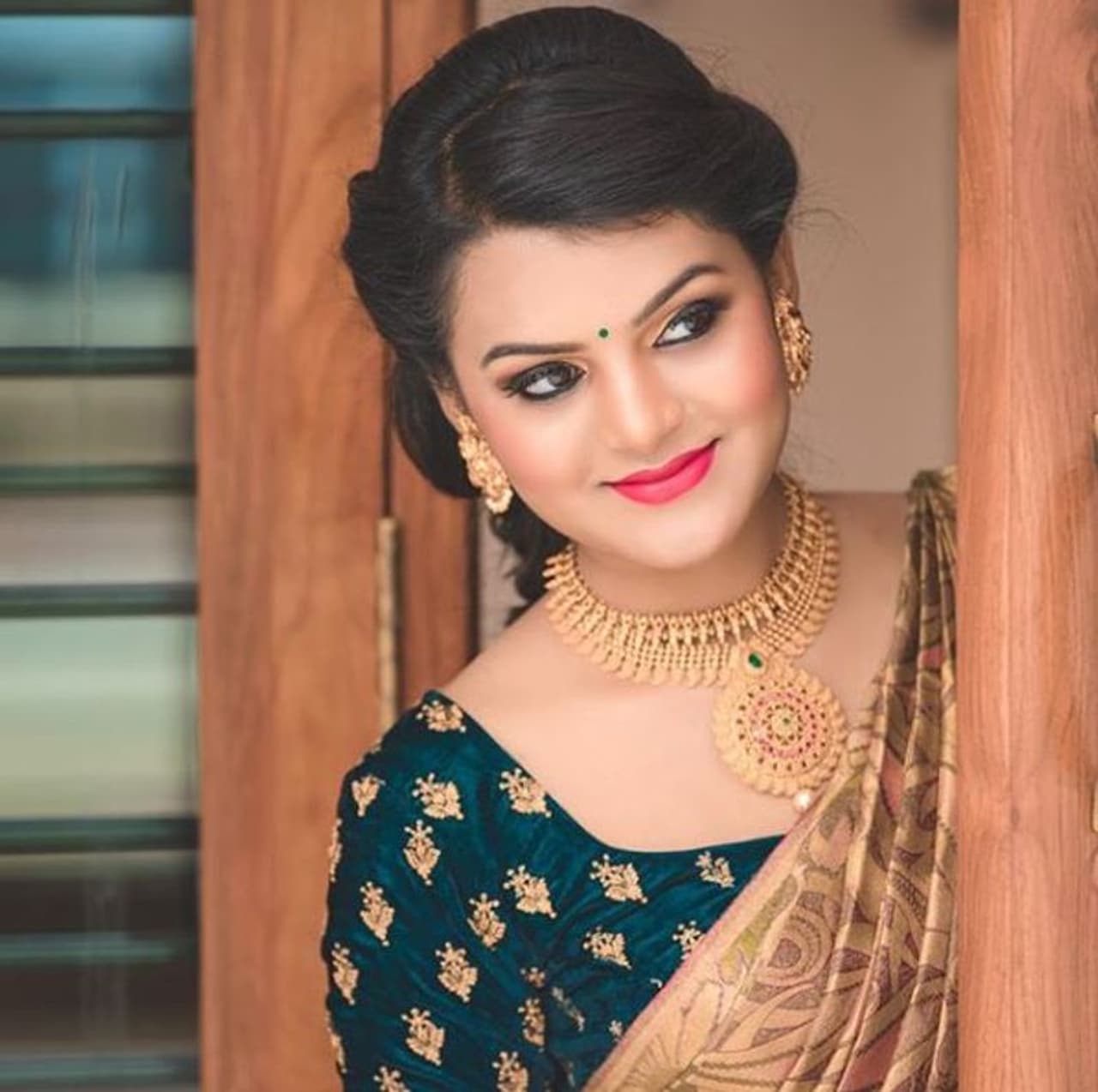 ವೈಲ್ಡ್ ಕಾರ್ಡ್ ಮೂಲಕ ಬಿಗ್ ಬಾಸ್ ಸೀಸನ್ 5 ಪ್ರವೇಶಿಸಿದ ಜೀವಿಕಾ ಗೌಡ. ವೈಲ್ಡ್ ಕಾರ್ಡ್ ಮೂಲಕ ಬಿಗ್ ಬಾಸ್ ಸೀಸನ್ 5 ಪ್ರವೇಶಿಸಿದ ಜೀವಿಕಾ ಗೌಡ.