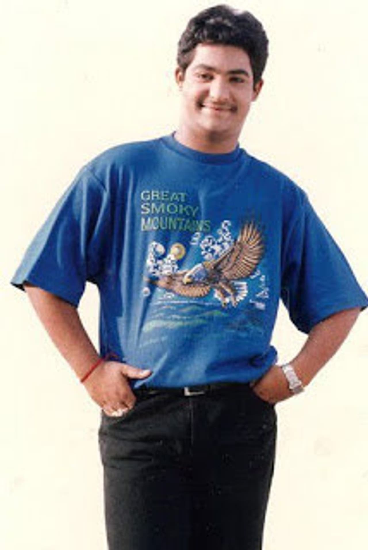 జూనియర్ ఎన్టీఆర్ మొదటి సినిమా నిన్ను చూడాలని 5లక్షలు ఇప్పుడు RRR కోసం 25కోట్లవరకు తీసుకుంటున్నట్లు టాక్. జూనియర్ ఎన్టీఆర్ మొదటి సినిమా నిన్ను చూడాలని 5లక్షలు ఇప్పుడు RRR కోసం 25కోట్లవరకు తీసుకుంటున్నట్లు టాక్.