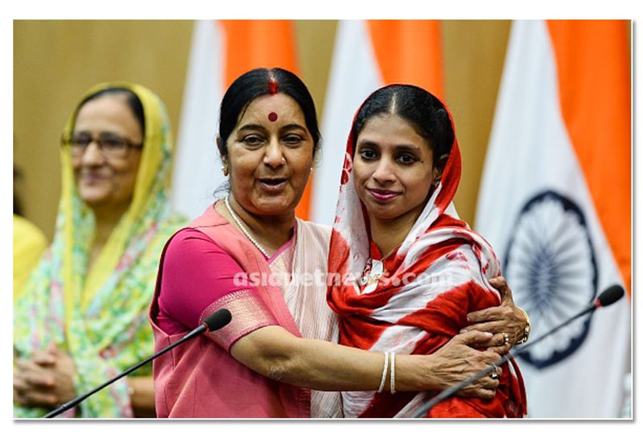 26 अक्टूबर 2015 को सुषमा स्वराज के प्रयासों की वजह से ही मूक बधिर लड़की गीता की एक दशक के बाद पाकिस्तान से स्वदेश वापसी हो सकी। गीता भटककर पाकिस्‍तान जा पहुंची थी।