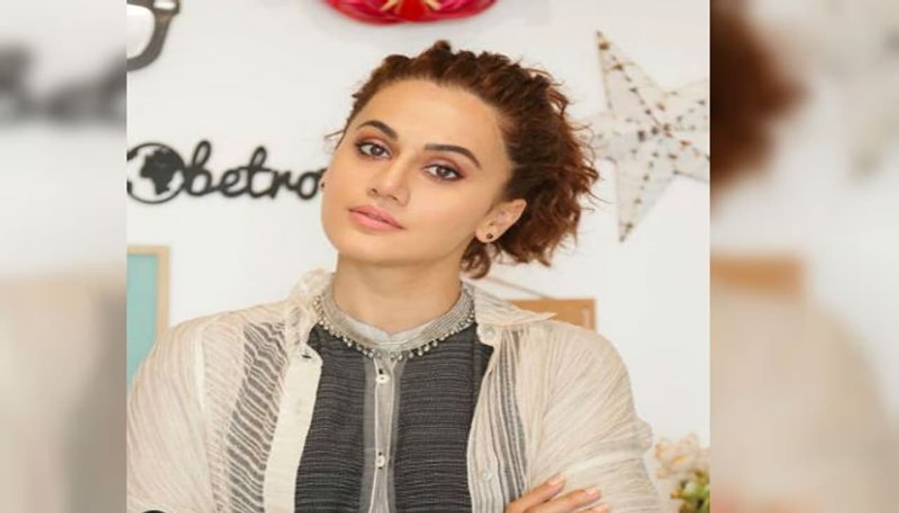 <p>Like many people out there, Bollywood actress Taapsee Pannu's air conditioner has stopped working, and she has done a 'desi jugaad' to repair it.</p> <p>Like many people out there, Bollywood actress Taapsee Pannu's air conditioner has stopped working, and she has done a 'desi jugaad' to repair it.</p>