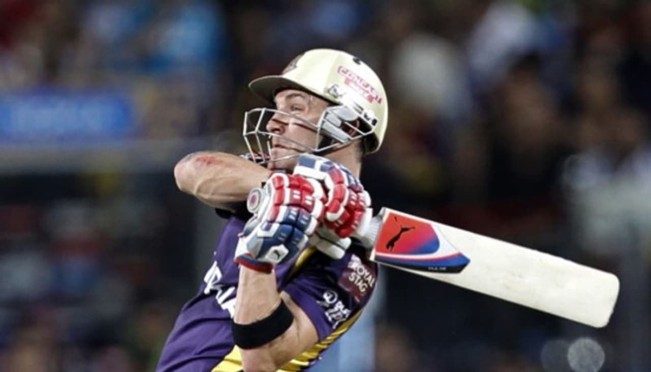 <p>* ಕೋಲ್ಕತಾ ನೈಟ್‌ರೈಡರ್ಸ್ ಪರ ಶತಕ ಬಾರಿಸಿದ ಏಕೈಕ ಕ್ರಿಕೆಟಿಗ ಬ್ರೆಂಡನ್ ಮೆಕ್ಕಲಂ. ಅದು 2008ರ ಉದ್ಘಾಟನಾ ಪಂದ್ಯದಲ್ಲಿ RCB ವಿರುದ್ದ. ಆ ಬಳಿಕ KKR ಪರ ಯಾವೊಬ್ಬ ಆಟಗಾರನೂ ಶತಕ ಬಾರಿಸಿಲ್ಲ..!</p>