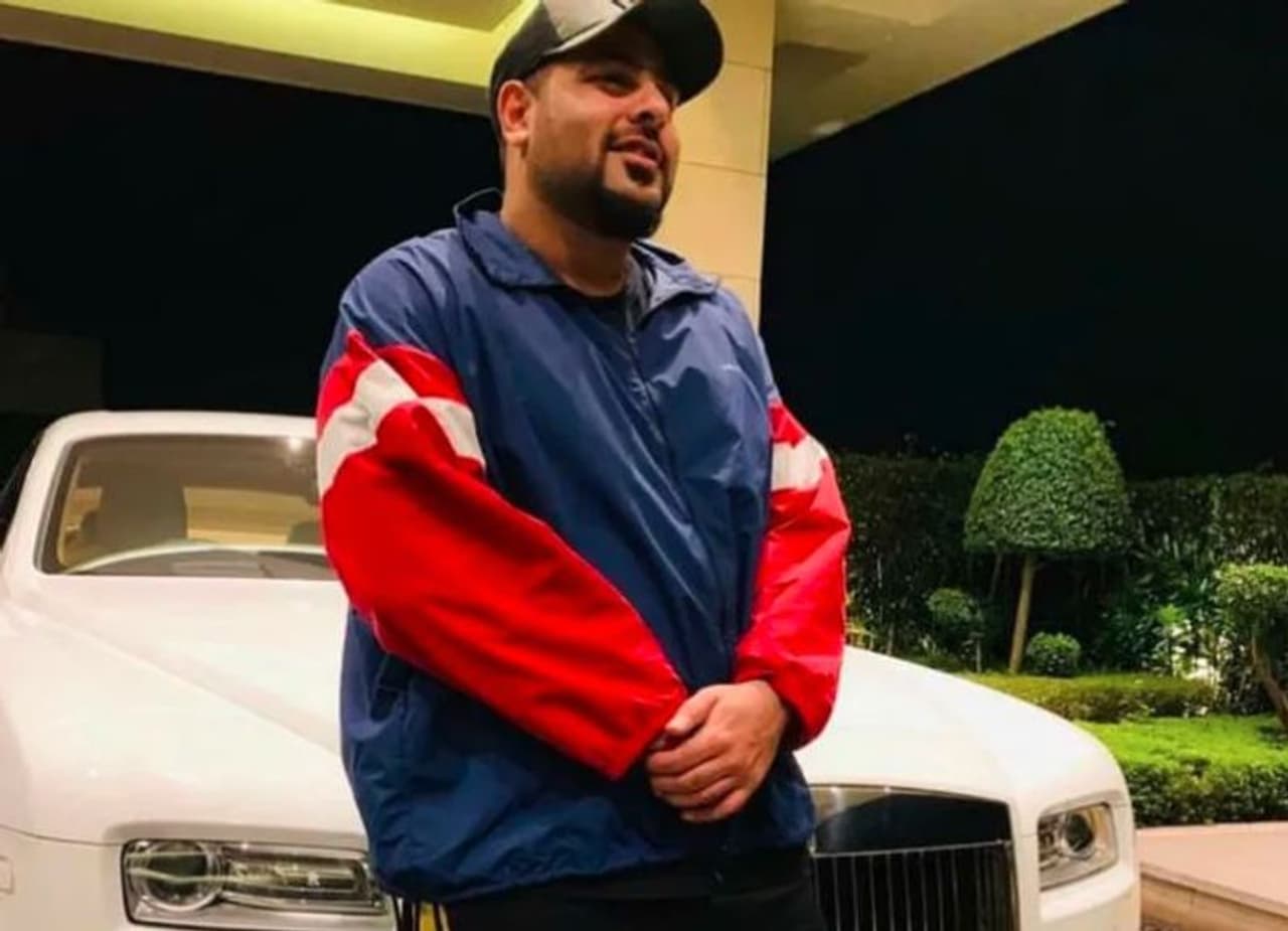 ಮ್ಯೂಸಿಕ್ ಕಂಪೋಸರ್, ರ್ಯಾಪ ಸಿಂಗ್ ಬಾದ್ಶಾ(ಆದಿತ್ಯ ಪ್ರತೀಕ್ ಸಿಂಗ್ ಸಿಸೋಡಿಯಾ) ಇತ್ತೀಚೆಗೆ ಸೆಕೆಂಡ್ ಹ್ಯಾಂಡ್ ರೋಲ್ಸ್ ರಾಯ್ಸ್ ಖರೀದಿಸಿದ್ದಾರೆ ಮ್ಯೂಸಿಕ್ ಕಂಪೋಸರ್, ರ್ಯಾಪ ಸಿಂಗ್ ಬಾದ್ಶಾ(ಆದಿತ್ಯ ಪ್ರತೀಕ್ ಸಿಂಗ್ ಸಿಸೋಡಿಯಾ) ಇತ್ತೀಚೆಗೆ ಸೆಕೆಂಡ್ ಹ್ಯಾಂಡ್ ರೋಲ್ಸ್ ರಾಯ್ಸ್ ಖರೀದಿಸಿದ್ದಾರೆ