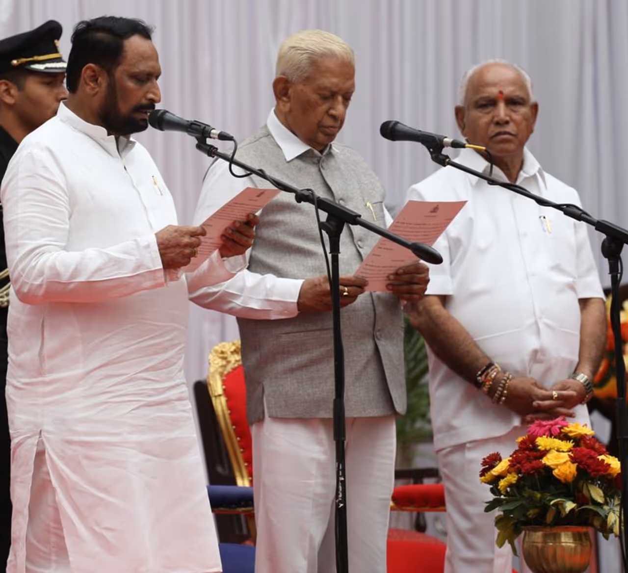 ಬೆಳಗಾವಿಯ ಅಥಣಿ ವಿಧಾನಸಭಾ ಕ್ಷೇತ್ರದ ಶಾಸಕ ಲಕ್ಷ್ಮಣ್ ಸವದಿಗೆ ಬಿಎಸ್ ವೈ ಸಂಪುಟದಲ್ಲಿ ಮಂತ್ರಿ ಸ್ಥಾನ ದೊರಕಿದೆ. ಇವರ ವಿದ್ಯಾರ್ಹತೆ ಪಿಯುಸಿ