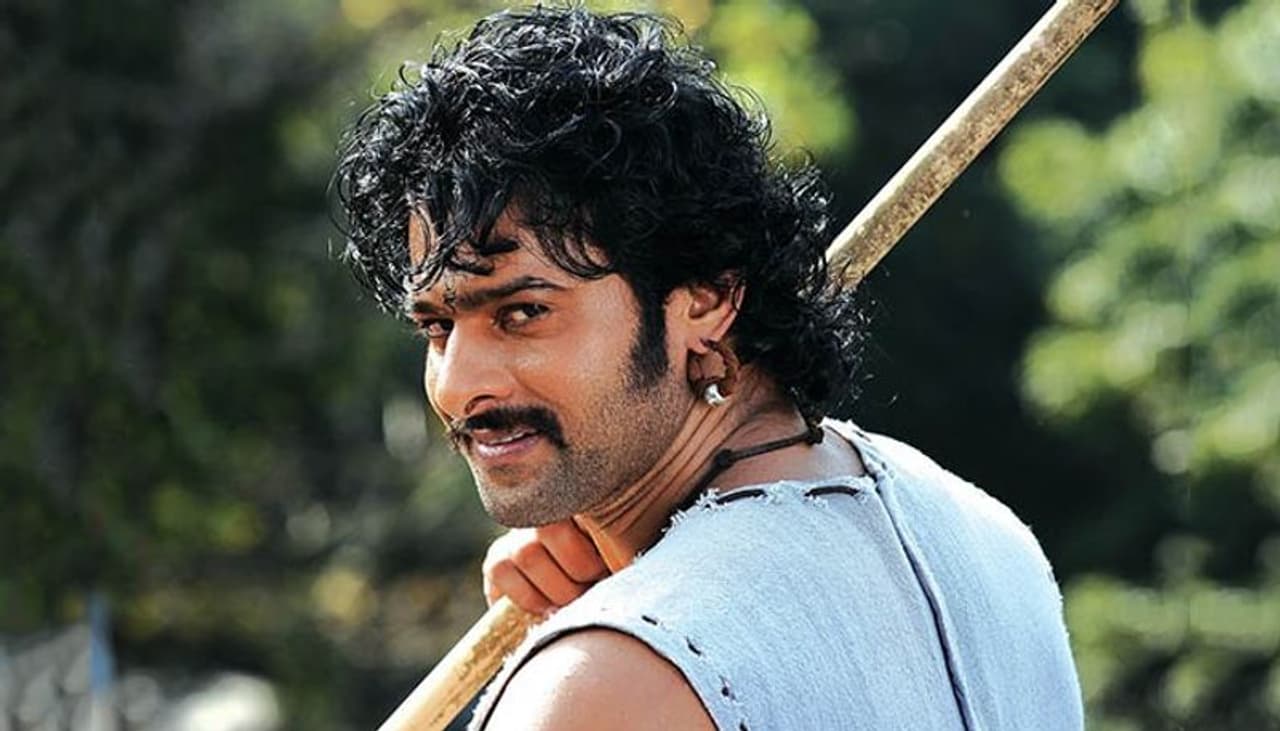 ప్రభాస్ ప్రపంచవ్యాప్తంగా అభిమానులను సంపాదించుకున్న ప్రభాస్ కొంతమంది స్టార్ల పెర్ఫార్మన్స్, వాళ్ల బిహేవియర్ ని ఇష్టపడుతుంటారు. వారెవారంటే.. డీనీరో(హాలీవుడ్), సల్మాన్ ఖాన్, రవీనా టాండన్, దీపికా పదుకోన్, షారుఖ్ ఖాన్, శ్రియా శరన్, జయసుధ, త్రిష. ప్రభాస్ ప్రపంచవ్యాప్తంగా అభిమానులను సంపాదించుకున్న ప్రభాస్ కొంతమంది స్టార్ల పెర్ఫార్మన్స్, వాళ్ల బిహేవియర్ ని ఇష్టపడుతుంటారు. వారెవారంటే.. డీనీరో(హాలీవుడ్), సల్మాన్ ఖాన్, రవీనా టాండన్, దీపికా పదుకోన్, షారుఖ్ ఖాన్, శ్రియా శరన్, జయసుధ, త్రిష.