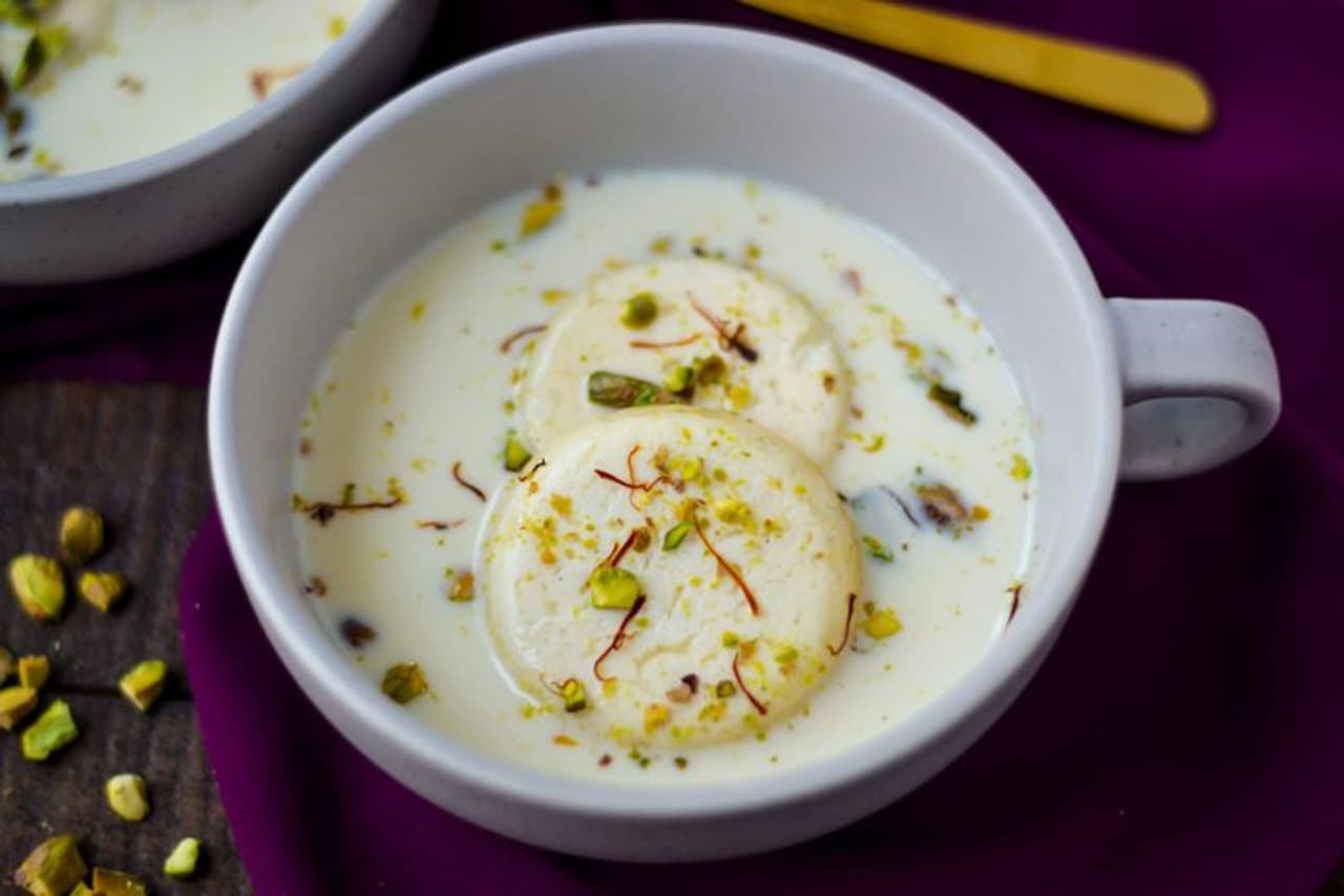 <p>Rasamalai is a dessert made using milk, dry fruits and paneer. You can garnish the dish with a few strands of kesar.</p> <p>Rasamalai is a dessert made using milk, dry fruits and paneer. You can garnish the dish with a few strands of kesar.</p>