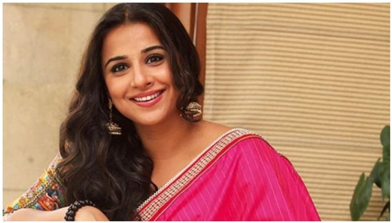 <p>ವಿದ್ಯಾ ಬಾಲನ್ ಅವರು ಫ್ಯಾಶನ್ ಪೋಸ್ಟ್‌ಗಳನ್ನು ಮಾಡುತ್ತಿರುತ್ತಾರೆ. ಬಹುತೇಕ ಸೀರೆಯಲ್ಲೇ. ಆದ್ರೆ ಈ ಸಲ ಡಿಫರೆಂಟ್.</p>