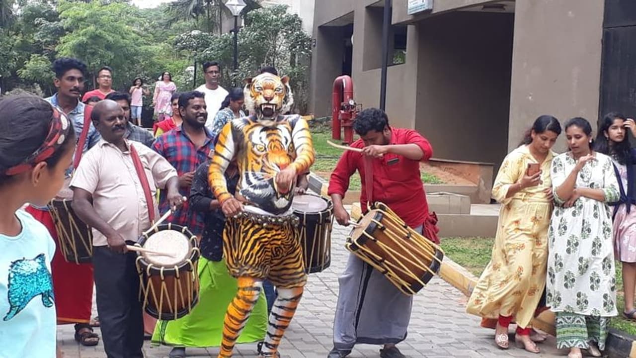 ബെംഗളൂരുവില്‍ ഇരുന്നൂറോളം കുടുംബങ്ങള്‍ മലയാളത്തനിമ ചോരാതെ നടത്തിയ ഓണാഘോഷം