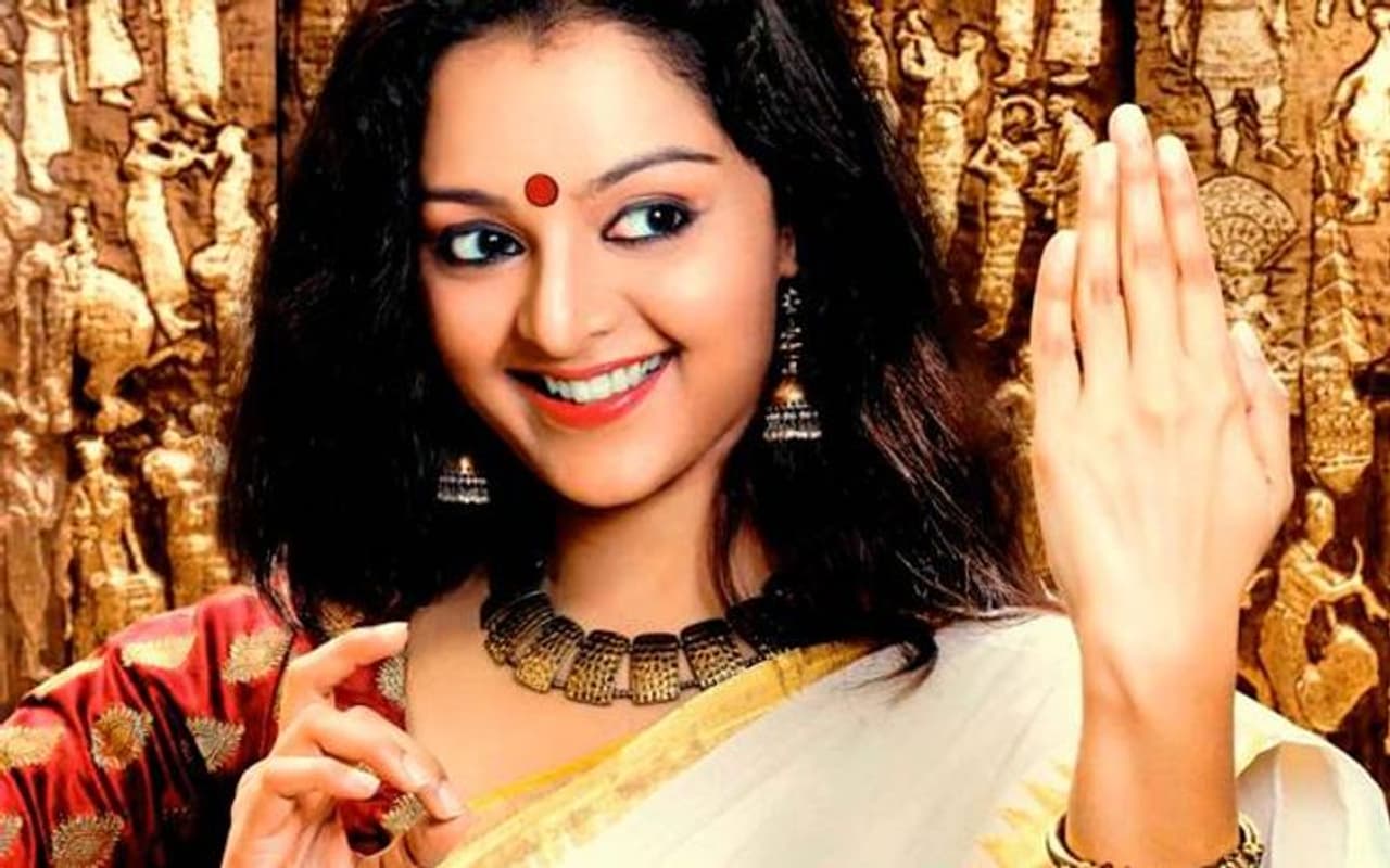Malayalam actress Manju Warrier is currently shooting for her upcoming flick Lalitham Sundaram, but it has been halted due to the coronavirus lockdown. Malayalam actress Manju Warrier is currently shooting for her upcoming flick Lalitham Sundaram, but it has been halted due to the coronavirus lockdown.