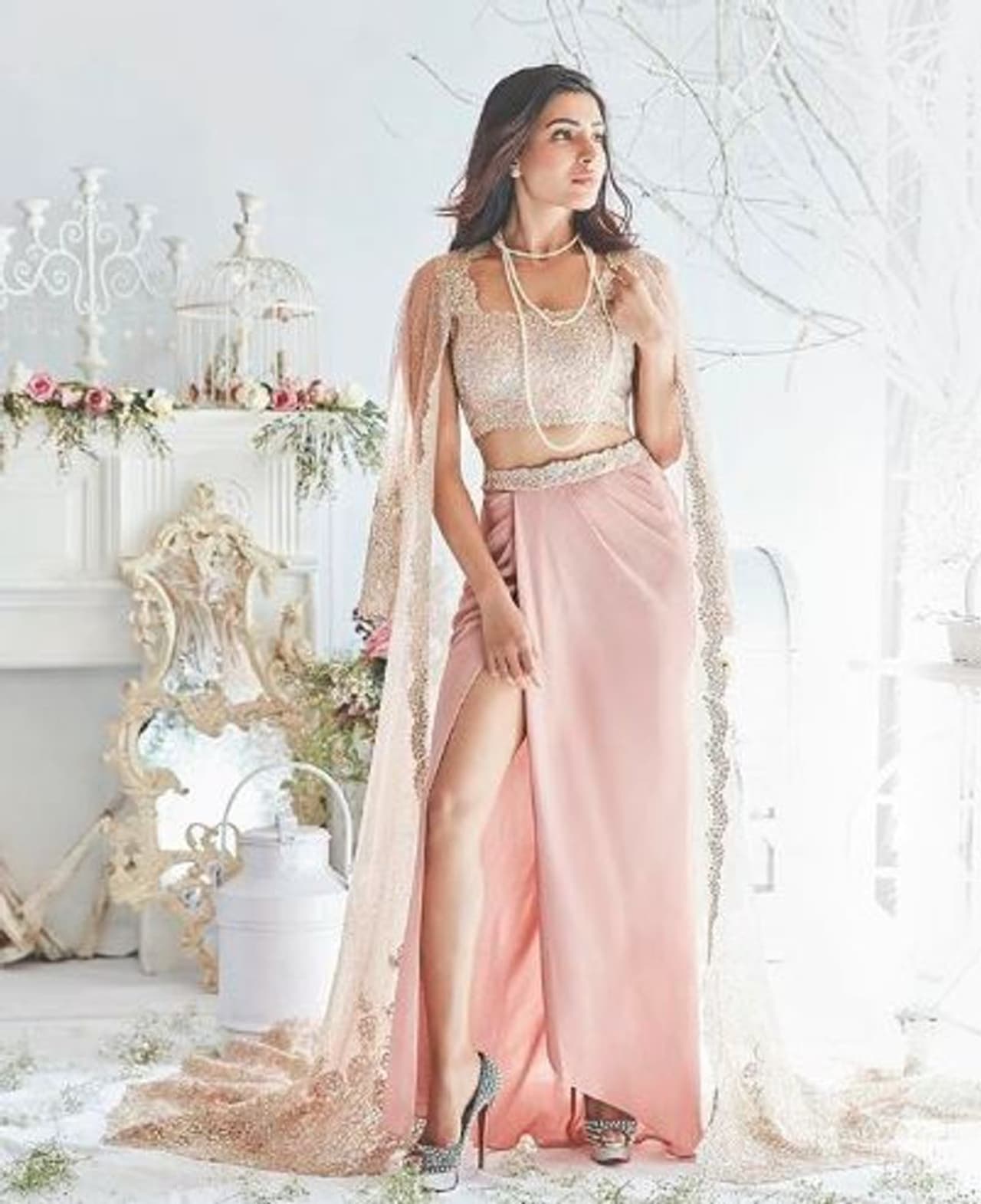 பிங்க் நிற உடையில் கால்களின் அழகை காட்டும் சமந்தா பிங்க் நிற உடையில் கால்களின் அழகை காட்டும் சமந்தா