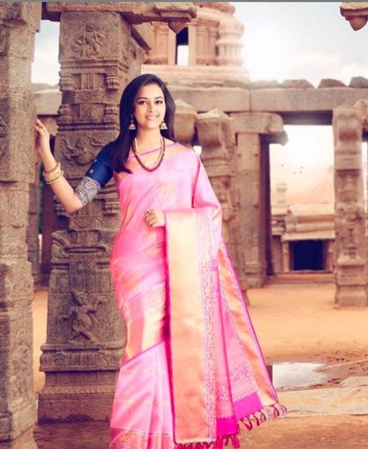 <p>சிவகார்த்திகேயனின் “வருத்தப்படாத வாலிபர் சங்கம்” படம் மூலம் தமிழ் சினிமாவில் அறிமுகமானவர் ஸ்ரீதிவ்யா. ஊதா கலரு ரிப்பன் பாடலும், பாவடை தாவணியில் இவர் காட்டிய ஸ்வீட் அண்ட் க்யூட் ரியாக்ஷன்களும் ரசிகர்களை வெகுவாக கவர்ந்தது. </p> <p>சிவகார்த்திகேயனின் “வருத்தப்படாத வாலிபர் சங்கம்” படம் மூலம் தமிழ் சினிமாவில் அறிமுகமானவர் ஸ்ரீதிவ்யா. ஊதா கலரு ரிப்பன் பாடலும், பாவடை தாவணியில் இவர் காட்டிய ஸ்வீட் அண்ட் க்யூட் ரியாக்ஷன்களும் ரசிகர்களை வெகுவாக கவர்ந்தது. </p>