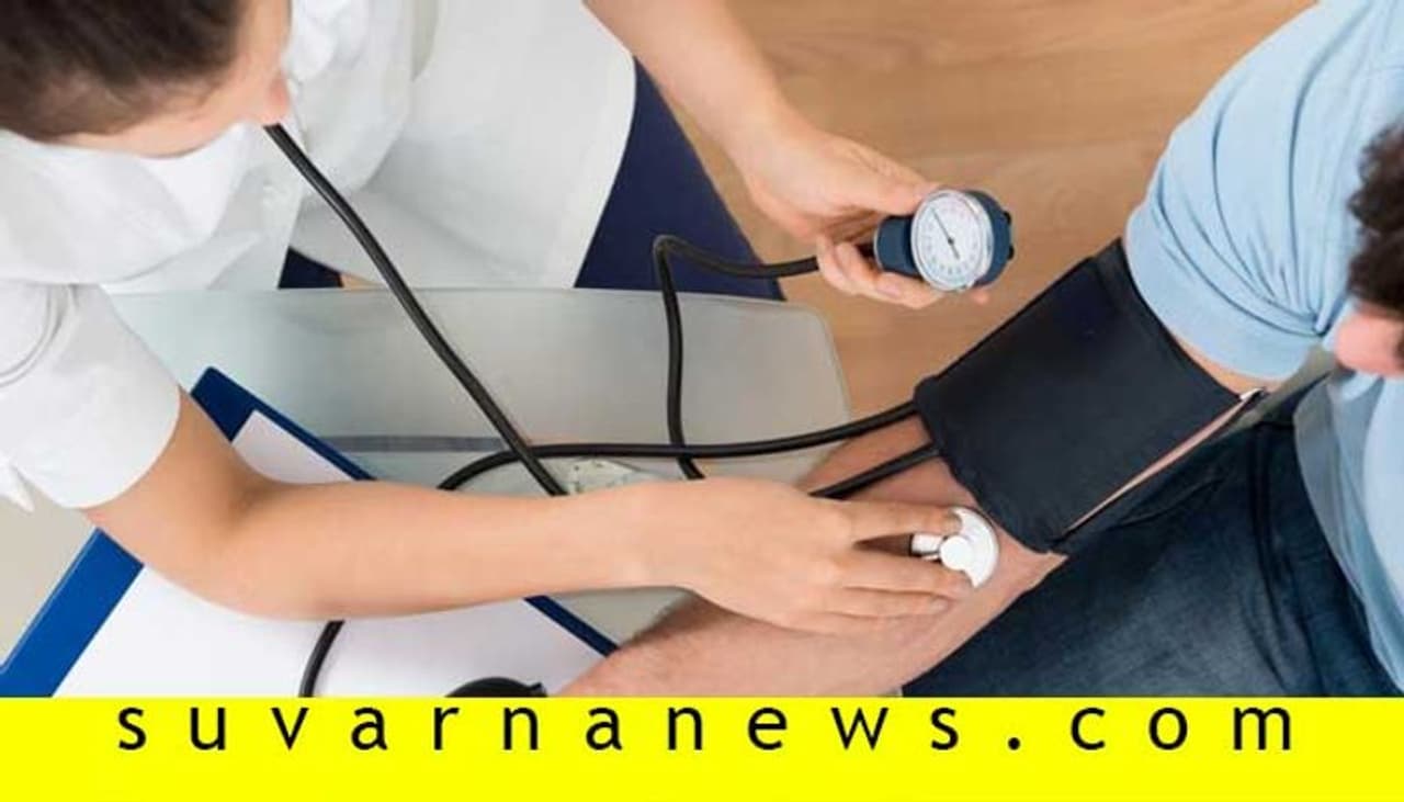 <p>ಅಧಿಕ ರಕ್ತದೊತ್ತಡವನ್ನು ನಿಯಂತ್ರಿಸಲು ಸ್ಟ್ರೆಚಿಂಗ್ ಹೇಗೆ ಸಹಾಯ ಮಾಡುತ್ತದೆ ಎಂಬುದು ಇಲ್ಲಿದೆ. ಅಧಿಕ ರಕ್ತದೊತ್ತಡವು ಲಕ್ಷಾಂತರ ಜನರ ಮೇಲೆ ಪರಿಣಾಮ ಬೀರುವ ಗಂಭೀರ ಸ್ಥಿತಿಯಾಗಿದೆ. ಗಮನಿಸದೆ ಬಿಟ್ಟರೆ, ಅಪಧಮನಿಯ ಗೋಡೆಗಳ ವಿರುದ್ಧ ರಕ್ತದ ಹೆಚ್ಚಿನ ಬಲವು ರಕ್ತನಾಳಗಳನ್ನು ಹಾನಿಗೊಳಿಸುತ್ತದೆ. ಅಧ್ಯಯನದ ಪ್ರಕಾರ, ಸ್ಟ್ರೆಚಿಂಗ್ ನಿಂದ ಸ್ಥಿತಿಯನ್ನು ಉಲ್ಬಣಗೊಳಿಸುವುದನ್ನು ತಪ್ಪಿಸಬಹುದು. ಸ್ಟ್ರೆಚಿಂಗ್ ಅಪಧಮನಿಗಳಲ್ಲಿ ರಕ್ತದ ಹರಿವನ್ನು ಹೆಚ್ಚಿಸುತ್ತದೆ ಮತ್ತು ಅಪಧಮನಿಯ ಸ್ಟಿಫ್ನೆಸ್ಸ್ ಕಡಿಮೆಯಾಗುತ್ತದೆ ಎಂದು ಅಧ್ಯಯನಗಳು ಸೂಚಿಸಿವೆ, ಇದು ಅಧಿಕ ರಕ್ತದೊತ್ತಡವನ್ನು ನಿರ್ವಹಿಸಲು ಸಹಾಯ ಮಾಡುತ್ತದೆ.</p> <p>ಅಧಿಕ ರಕ್ತದೊತ್ತಡವನ್ನು ನಿಯಂತ್ರಿಸಲು ಸ್ಟ್ರೆಚಿಂಗ್ ಹೇಗೆ ಸಹಾಯ ಮಾಡುತ್ತದೆ ಎಂಬುದು ಇಲ್ಲಿದೆ. ಅಧಿಕ ರಕ್ತದೊತ್ತಡವು ಲಕ್ಷಾಂತರ ಜನರ ಮೇಲೆ ಪರಿಣಾಮ ಬೀರುವ ಗಂಭೀರ ಸ್ಥಿತಿಯಾಗಿದೆ. ಗಮನಿಸದೆ ಬಿಟ್ಟರೆ, ಅಪಧಮನಿಯ ಗೋಡೆಗಳ ವಿರುದ್ಧ ರಕ್ತದ ಹೆಚ್ಚಿನ ಬಲವು ರಕ್ತನಾಳಗಳನ್ನು ಹಾನಿಗೊಳಿಸುತ್ತದೆ. ಅಧ್ಯಯನದ ಪ್ರಕಾರ, ಸ್ಟ್ರೆಚಿಂಗ್ ನಿಂದ ಸ್ಥಿತಿಯನ್ನು ಉಲ್ಬಣಗೊಳಿಸುವುದನ್ನು ತಪ್ಪಿಸಬಹುದು. ಸ್ಟ್ರೆಚಿಂಗ್ ಅಪಧಮನಿಗಳಲ್ಲಿ ರಕ್ತದ ಹರಿವನ್ನು ಹೆಚ್ಚಿಸುತ್ತದೆ ಮತ್ತು ಅಪಧಮನಿಯ ಸ್ಟಿಫ್ನೆಸ್ಸ್ ಕಡಿಮೆಯಾಗುತ್ತದೆ ಎಂದು ಅಧ್ಯಯನಗಳು ಸೂಚಿಸಿವೆ, ಇದು ಅಧಿಕ ರಕ್ತದೊತ್ತಡವನ್ನು ನಿರ್ವಹಿಸಲು ಸಹಾಯ ಮಾಡುತ್ತದೆ.</p>