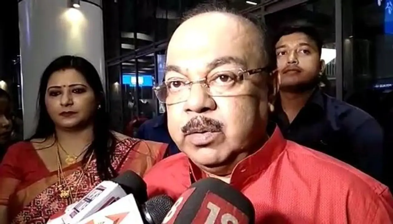 <p>However, the former mayor of Kolkata Sovan Chatterjee responded to the allegations made against him by Kunal Ghosh. He claimed that he was not associated with any chit fund. Besides, he alleged that Kunal Ghosh had tried to frame him.<br /> </p> <p>However, the former mayor of Kolkata Sovan Chatterjee responded to the allegations made against him by Kunal Ghosh. He claimed that he was not associated with any chit fund. Besides, he alleged that Kunal Ghosh had tried to frame him.<br /> </p>