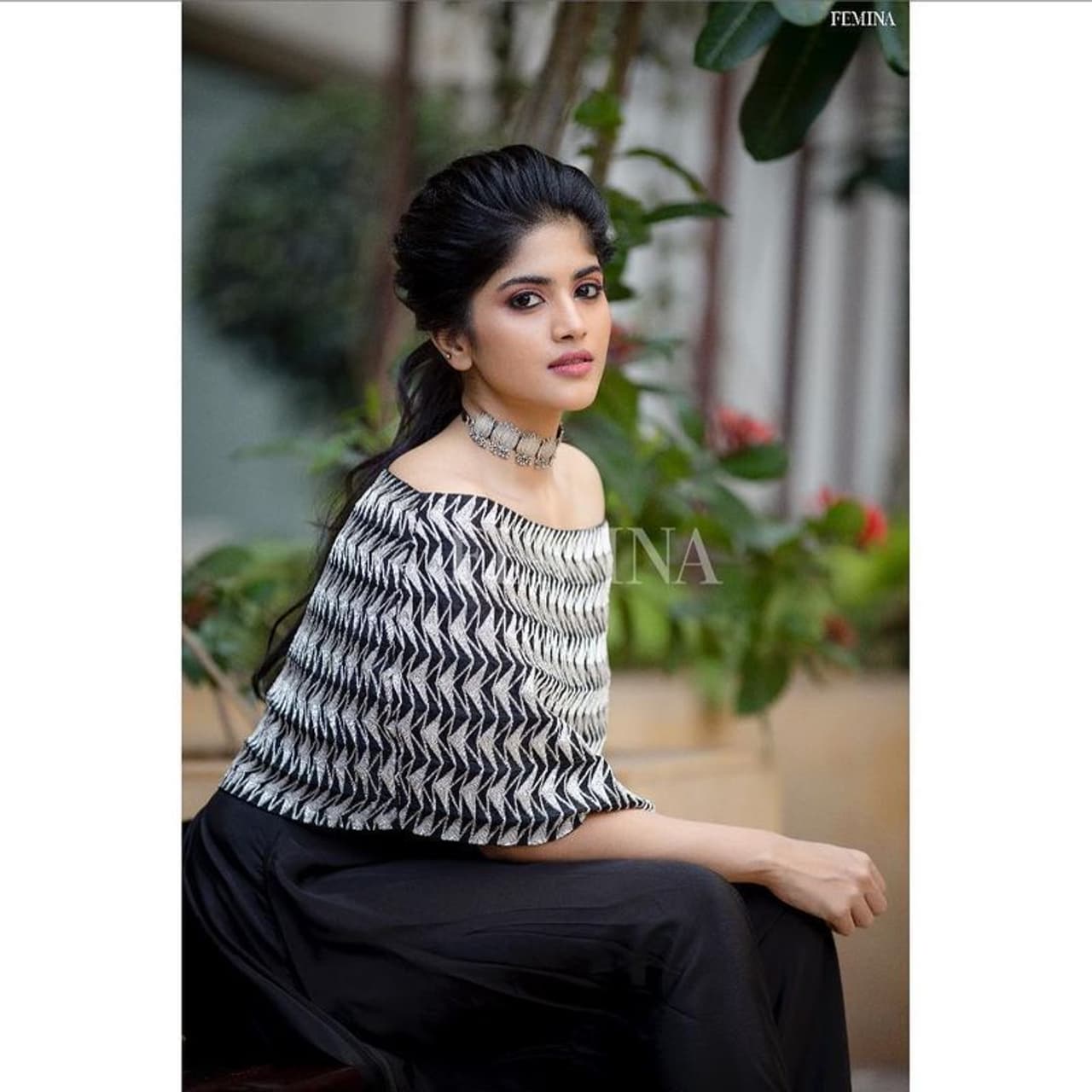 photo courtesy: instaragm లై సినిమాతో టాలీవుడ్ కి గ్రాండ్ ఎంట్రీ ఇచ్చిన బ్యూటీ మేఘా ఆకాష్. జయాపజయాలతో సంబంధం లేకుండా మొదటి చూపులోనే కుర్రాళ్లను తెగ ఎట్రాక్ట్ చేసింది. photo courtesy: instaragm లై సినిమాతో టాలీవుడ్ కి గ్రాండ్ ఎంట్రీ ఇచ్చిన బ్యూటీ మేఘా ఆకాష్. జయాపజయాలతో సంబంధం లేకుండా మొదటి చూపులోనే కుర్రాళ్లను తెగ ఎట్రాక్ట్ చేసింది.